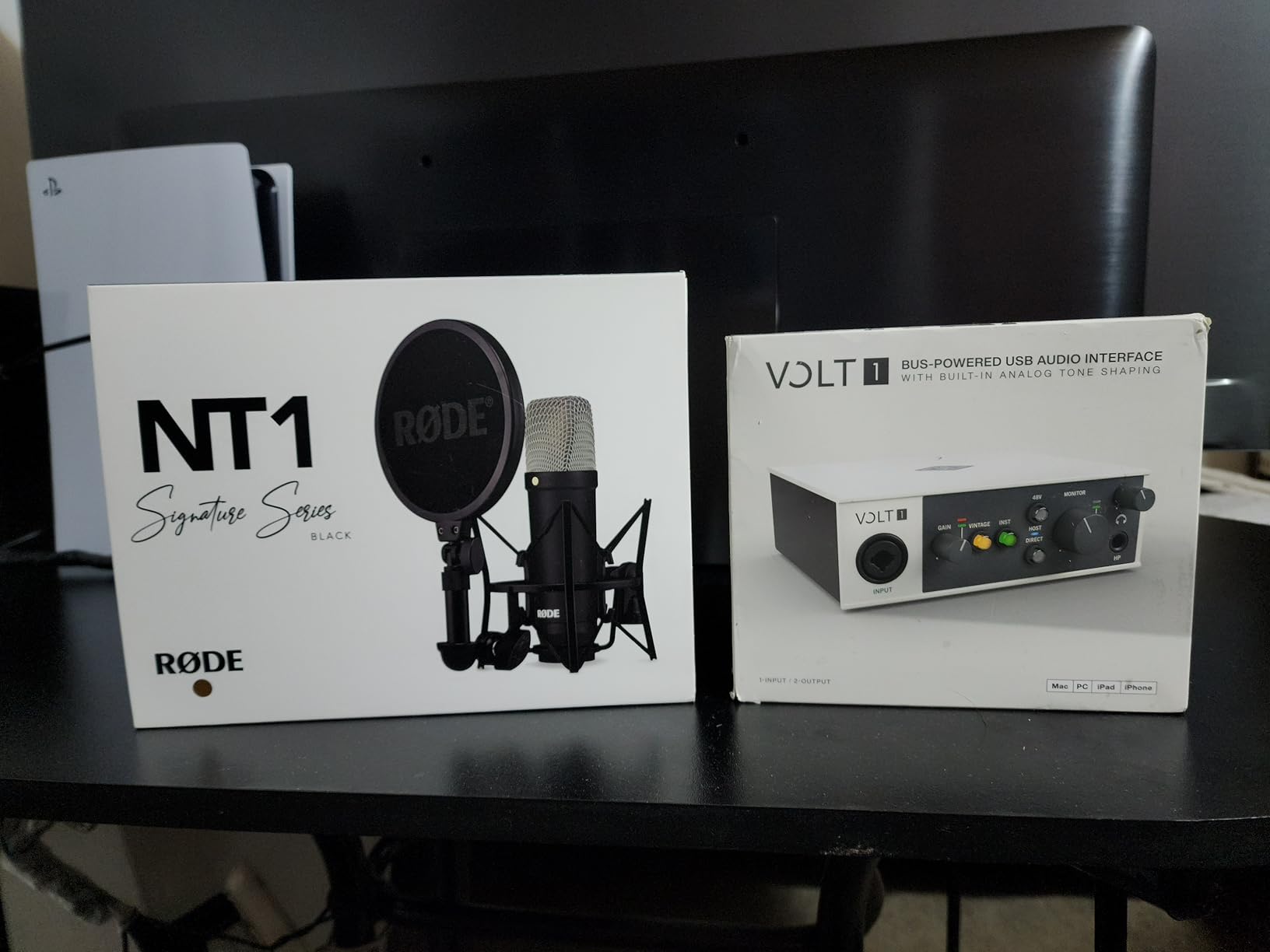RODE NT1 Signature Series Large-Diaphragm Condenser Microphone with Shock Mount, Pop Filter and XLR Cable for Music Production, Vocal Recording customer photo 2