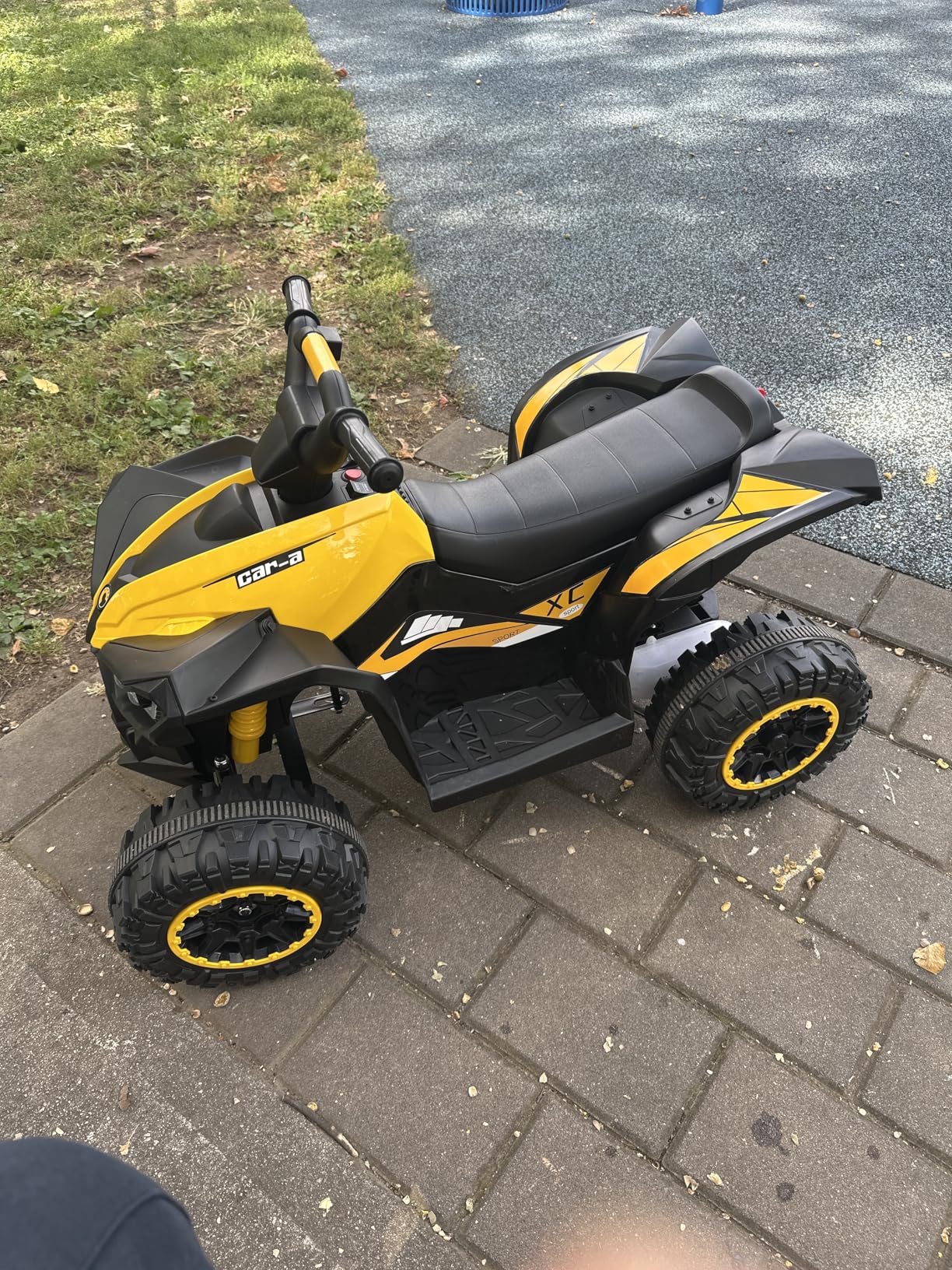 Aosom 12V Kids ATV Quad Car with Forward & Backward Function, Four Wheeler for Kids with Wear-Resistant Wheels, Music, Up to 3.7 MPH, Electric Ride-on ATV for Toddlers Ages 3+ Years Old, White customer photo 1