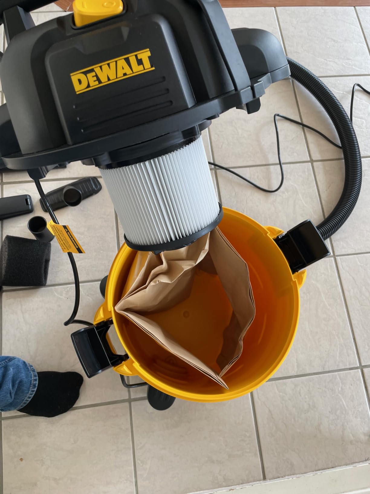 DEWALT Shop Vacuum 6 Gallon 4HP Poly Wet Dry Vacuum for Jobsite Garage Home customer photo 2