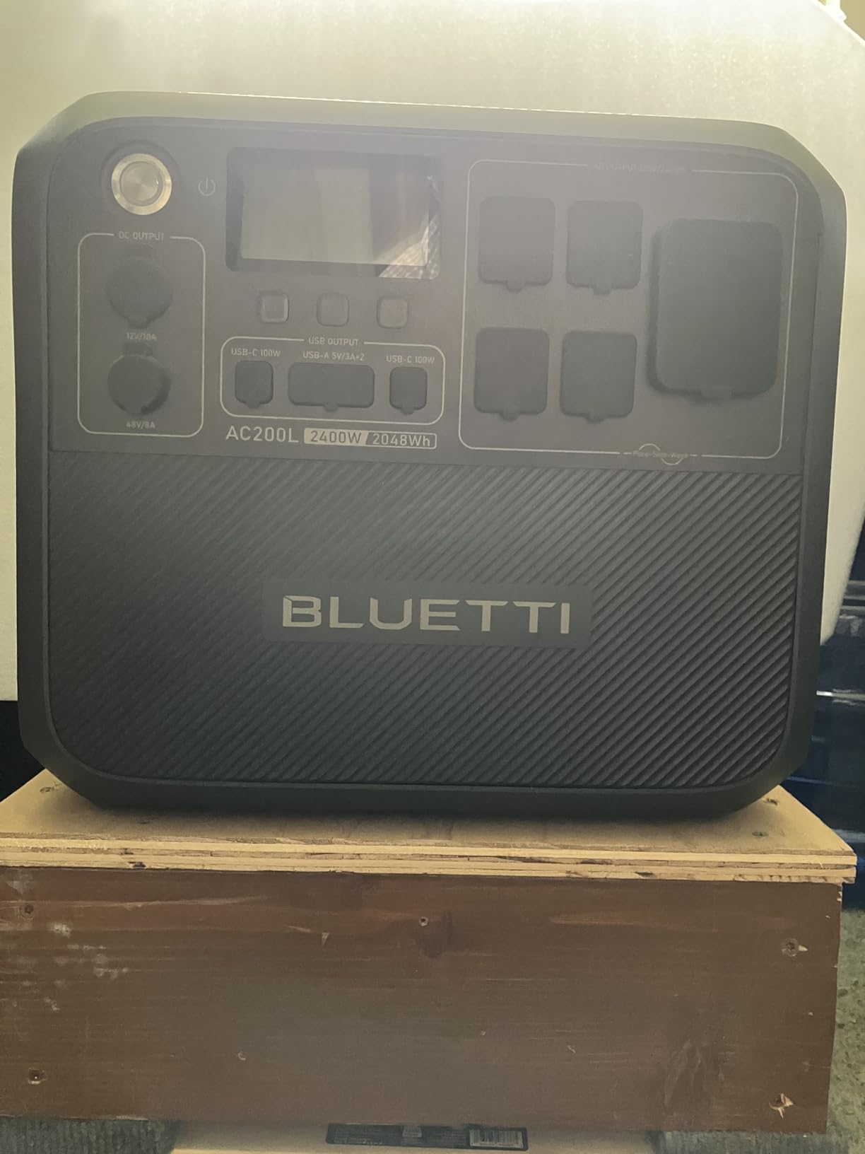 BLUETTI AC200L Portable Power Station, 2048Wh LiFePO4 Battery Backup, Expandable to 8192Wh w/ 4 2400W AC Outlets (3600W Power Lifting), 30A RV Output customer photo 1