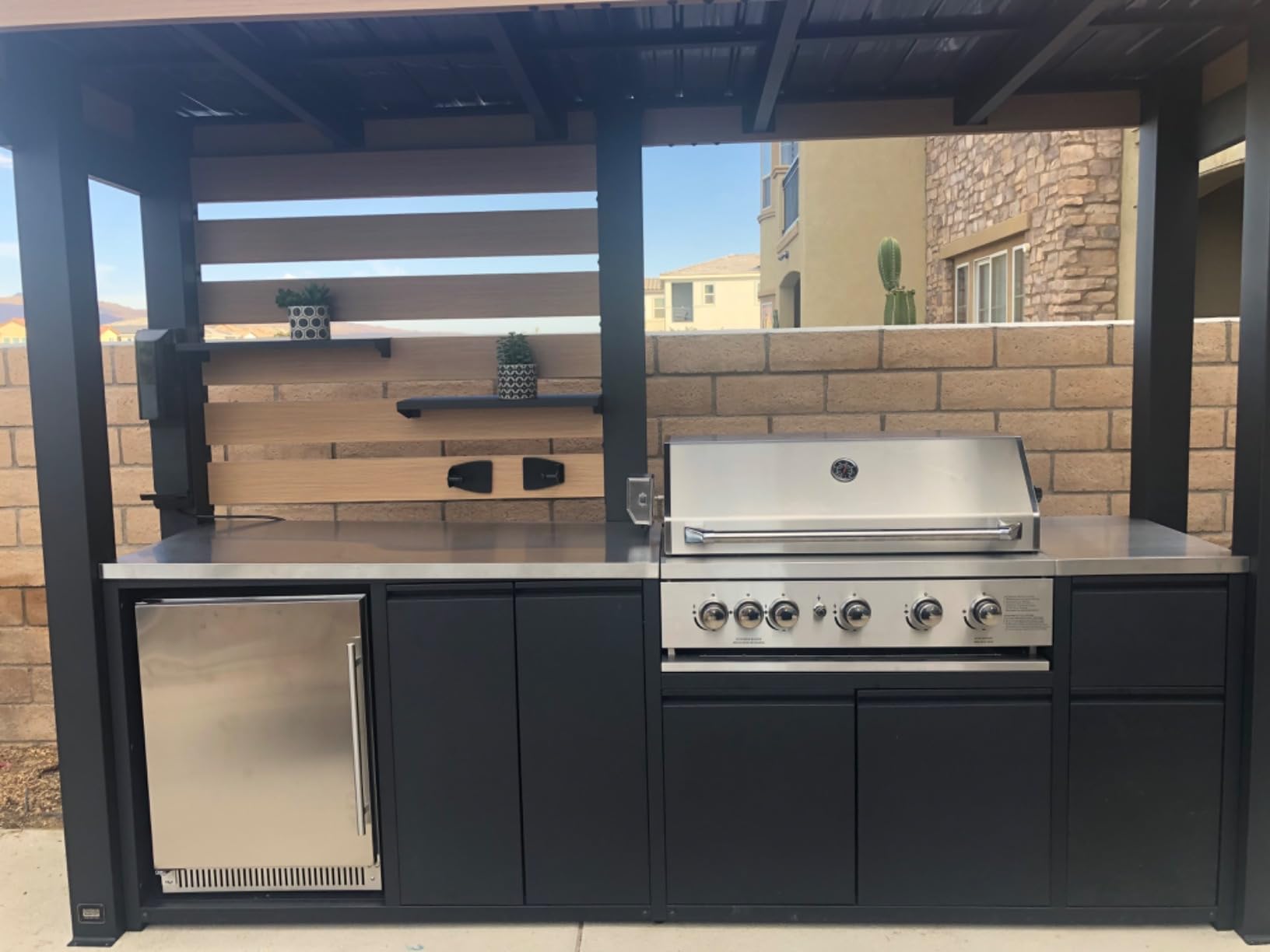 Backyard Discovery Fusion Flame Galvanized Steel Covered Outdoor Kitchen with 5-Burner Stainless Grill, Refrigerator, Countertop, Storage, and Roof for All-Season Outdoor Cooking, Electric customer photo 2