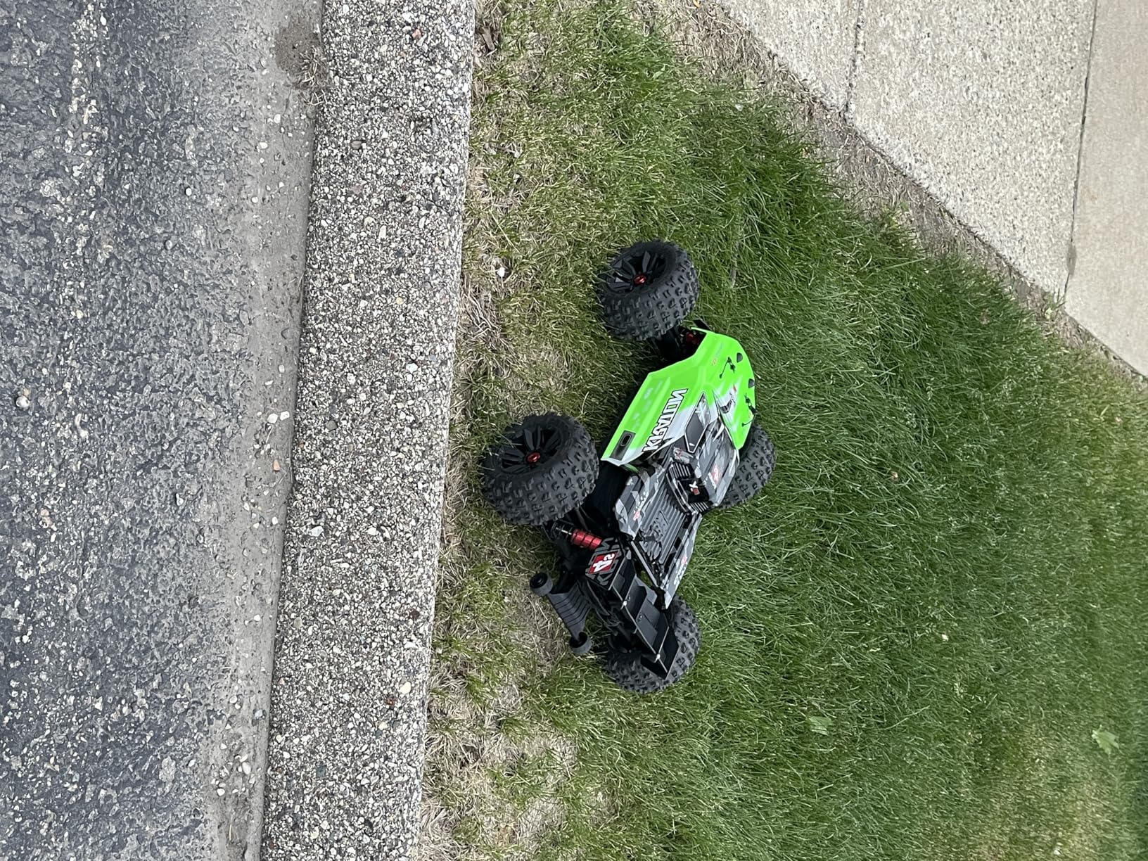 ARRMA KRATON 4X4 4S BLX 1/10 4WD Speed Monster Truck RTR customer photo 1