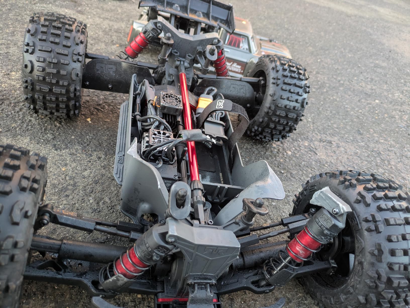 ARRMA Outcast 4X4 4S BLX 1/10 4WD Stunt Truck RTR customer photo 2