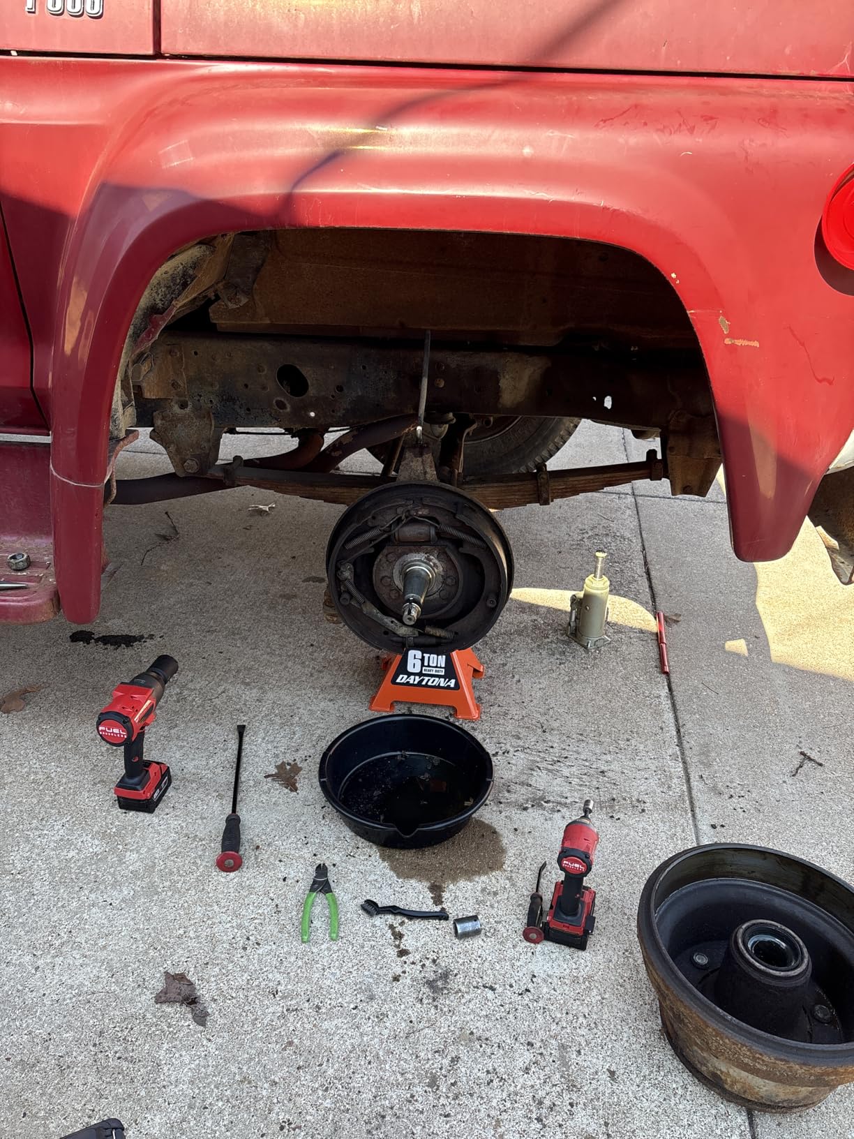 Milwaukee Electric - M18 Fuel 1/2 HIGH Torque Impact Wrench W/FRICTION RING customer photo 1