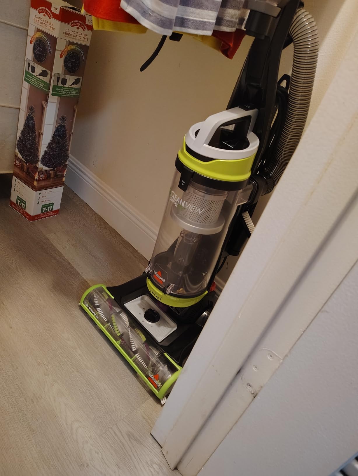 Bissell CleanView Swivel Vacuum with Triple Action Brush Roll, Swivel Steering, Extension Wand, Easy-Empty Dirt Tank, Multi-Cyclonic Suction System customer photo 2