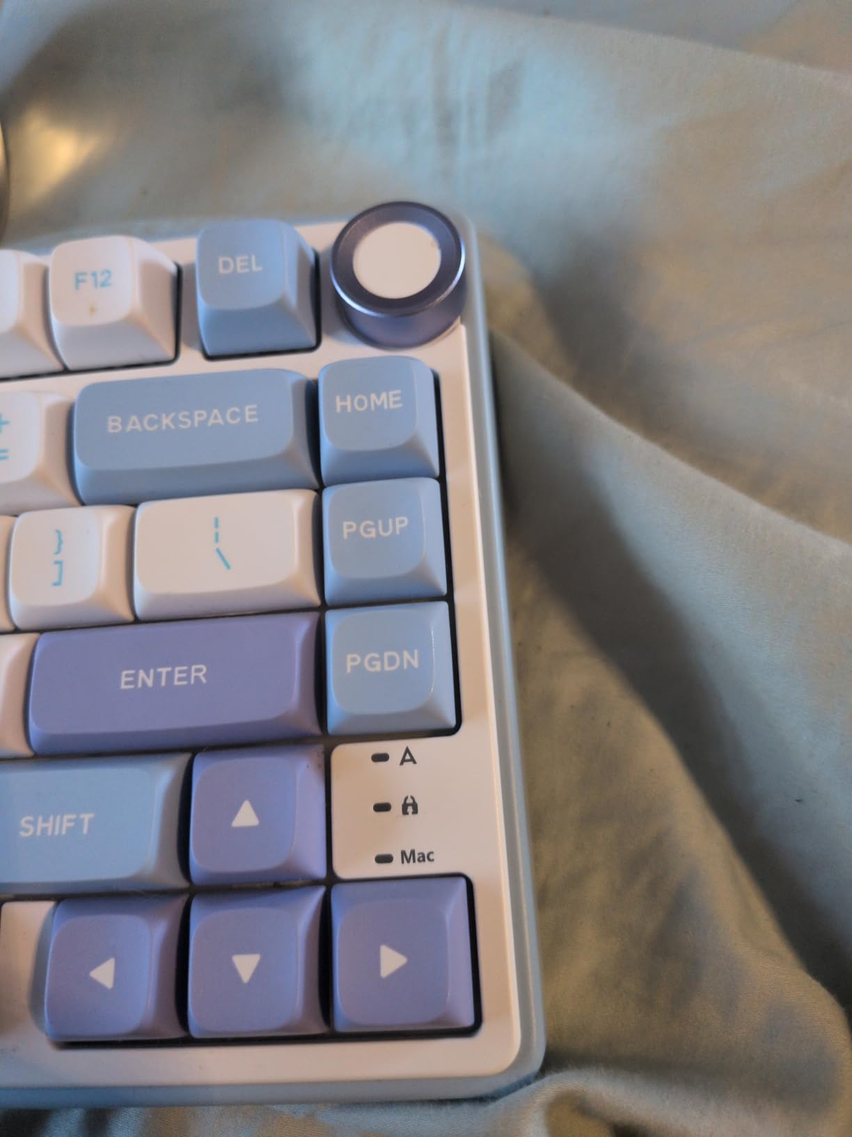 RK ROYAL KLUDGE R75 Wired Gaming Keyboard with Volume Knob, 75% Mechanical Gaming Keyboard Custom Gasket Mount with MDA Profile PBT Keycaps, QMK/VIA, Hot Swappable Silver Switch, Black customer photo 1