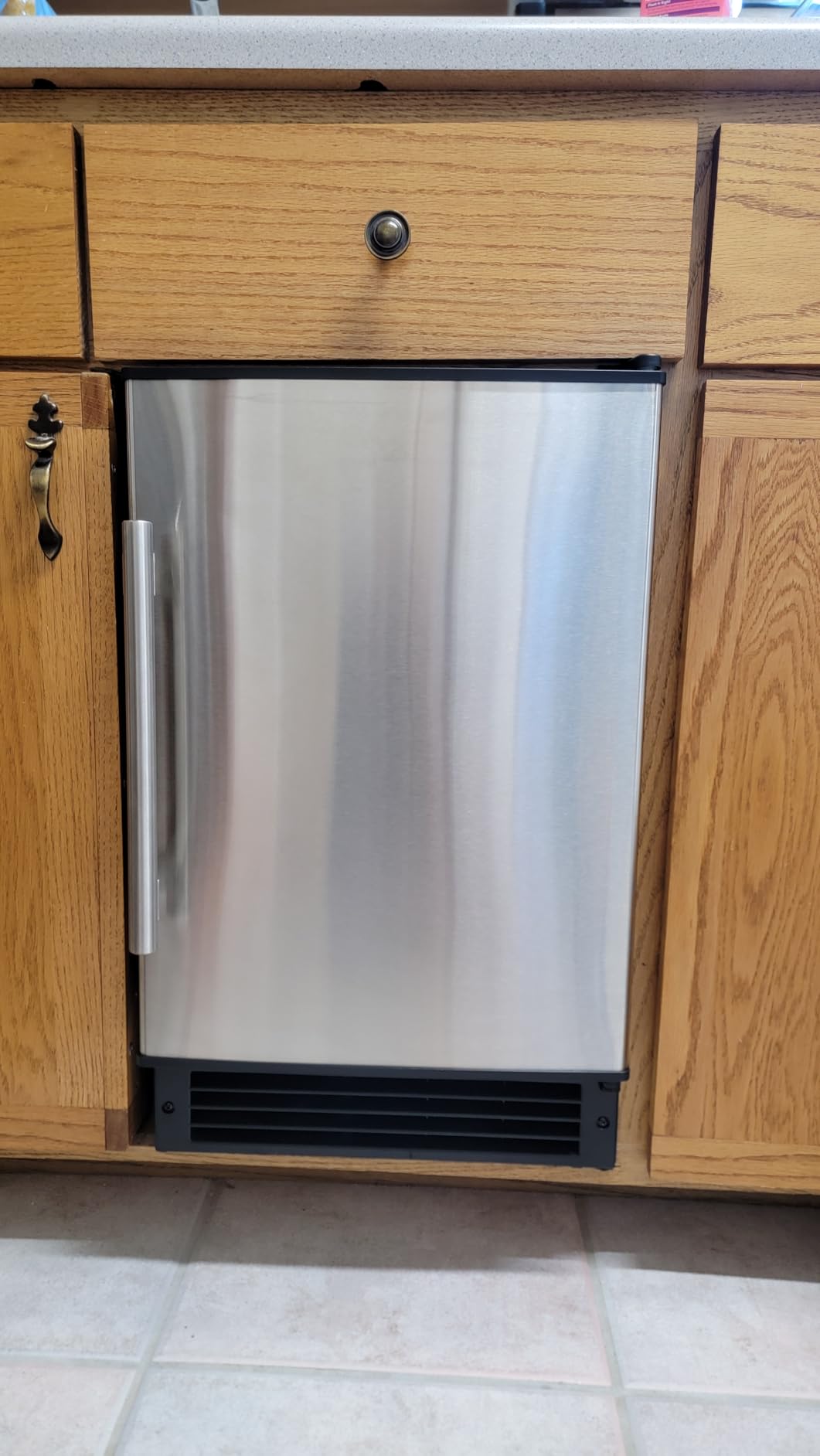 EdgeStar IB121 15 Inch Wide 12 Lbs. Capacity Built-In Ice Maker with 15 Lbs. Daily Ice Production - Stainless Steel customer photo 1