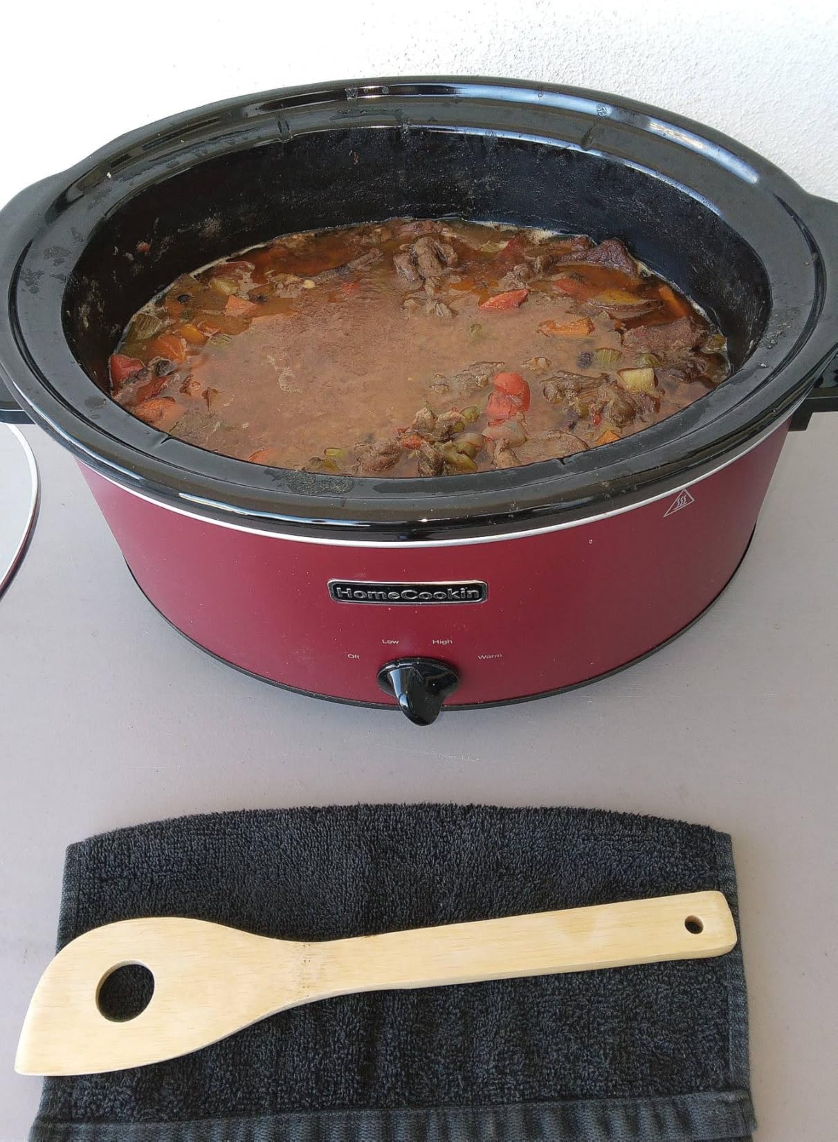 8-Quart Digital Programmable Slow Cooker with Timer - Small Kitchen Appliance for Family Dinners - Serves 10+ People - Heat Settings: Keep Warm, Low and High customer photo 2