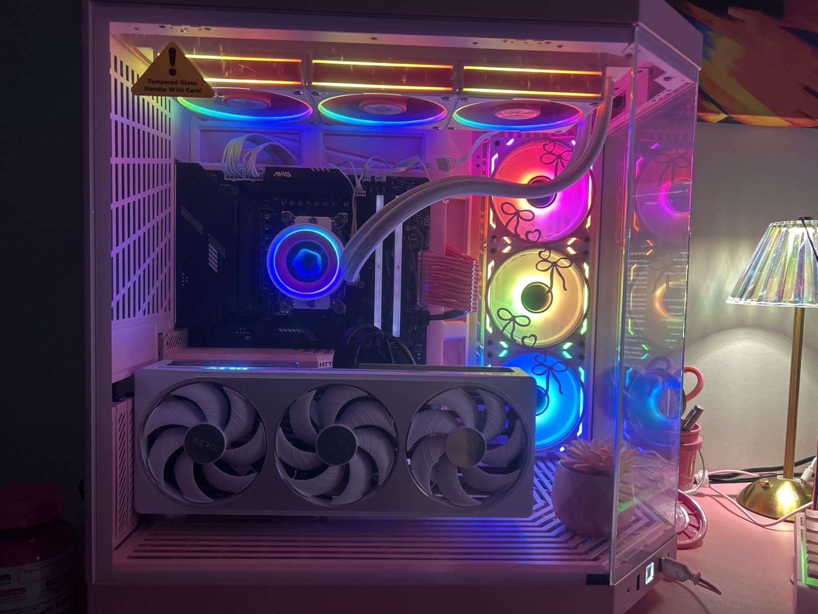 Hyte Y70 Modern Aesthetic Gaming PC Case - Panoramic Glass | High-Airflow Design | Cable Management | Dual Chamber ATX Mid-Tower Chassis | 10 Fan Capacity | Luxury PCIe 4.0 Riser Cable - Pitch Black customer photo 1