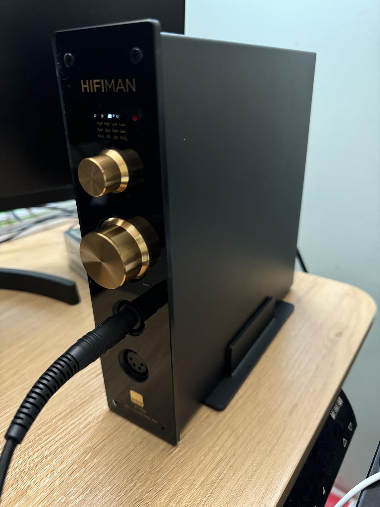 HIFIMAN EF499 Desktop Balanced Headphone DAC and Amplifier with R2R Architecture, XLR/RCA/6.35mm Output for Home Audio DAC, with Support for Streaming Media customer photo 2