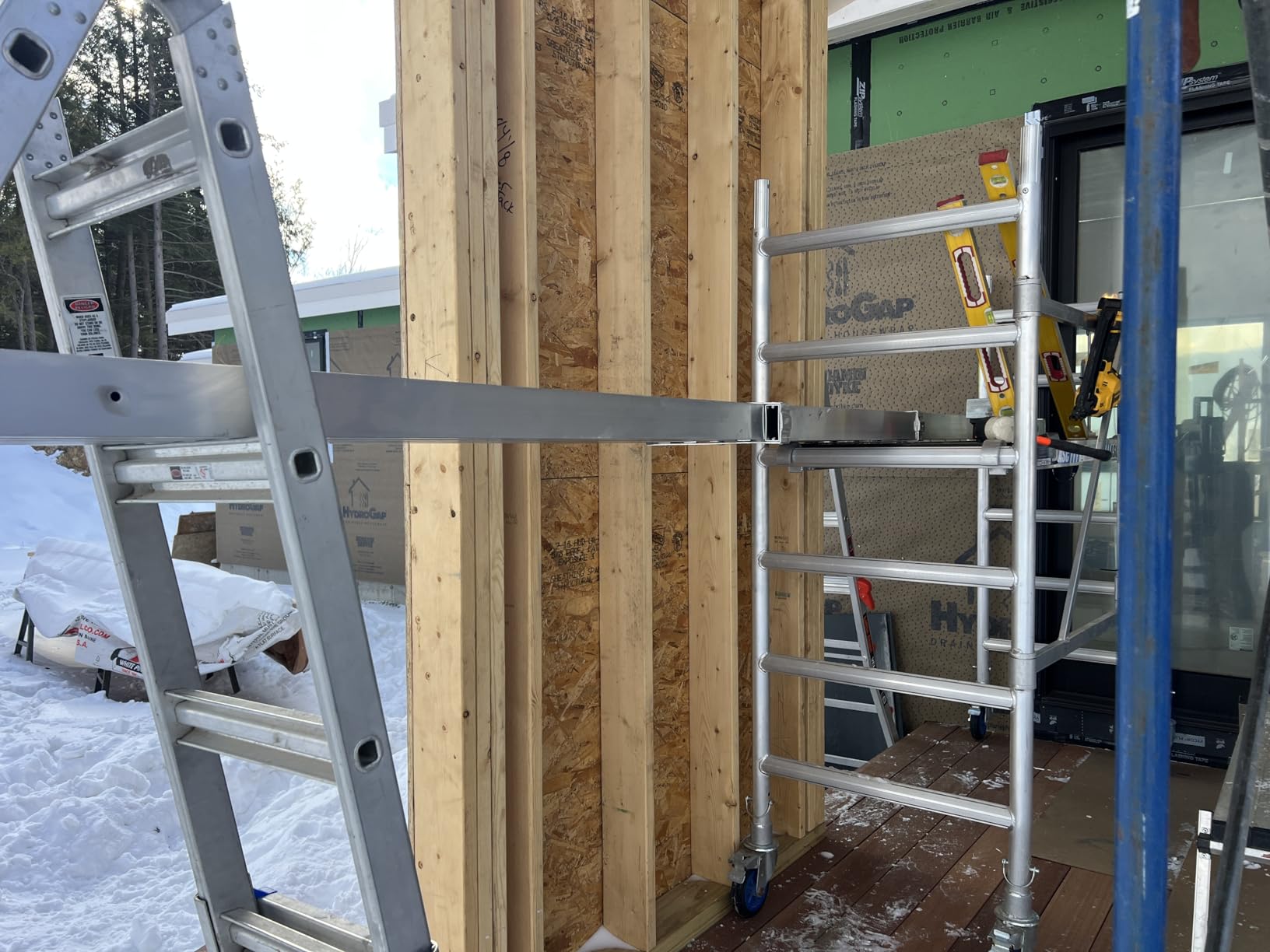 VEVOR Aluminum Telescoping Work Plank, 6-9FT, 500lbs Capacity, 12.5 inch Width, Scaffolding Plank with Skid-Proof Platform Scaffold Ladder Accessory customer photo 1