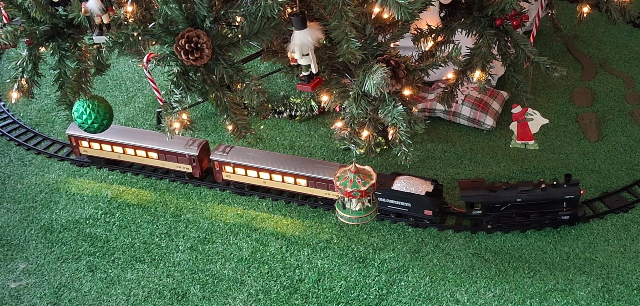 Hot Bee Train Set for Boys, Alloy Remote Control Train Sets with Steam Locomotive, Light Up Cars and Tracks, Electric Trains Set Toys customer photo 1