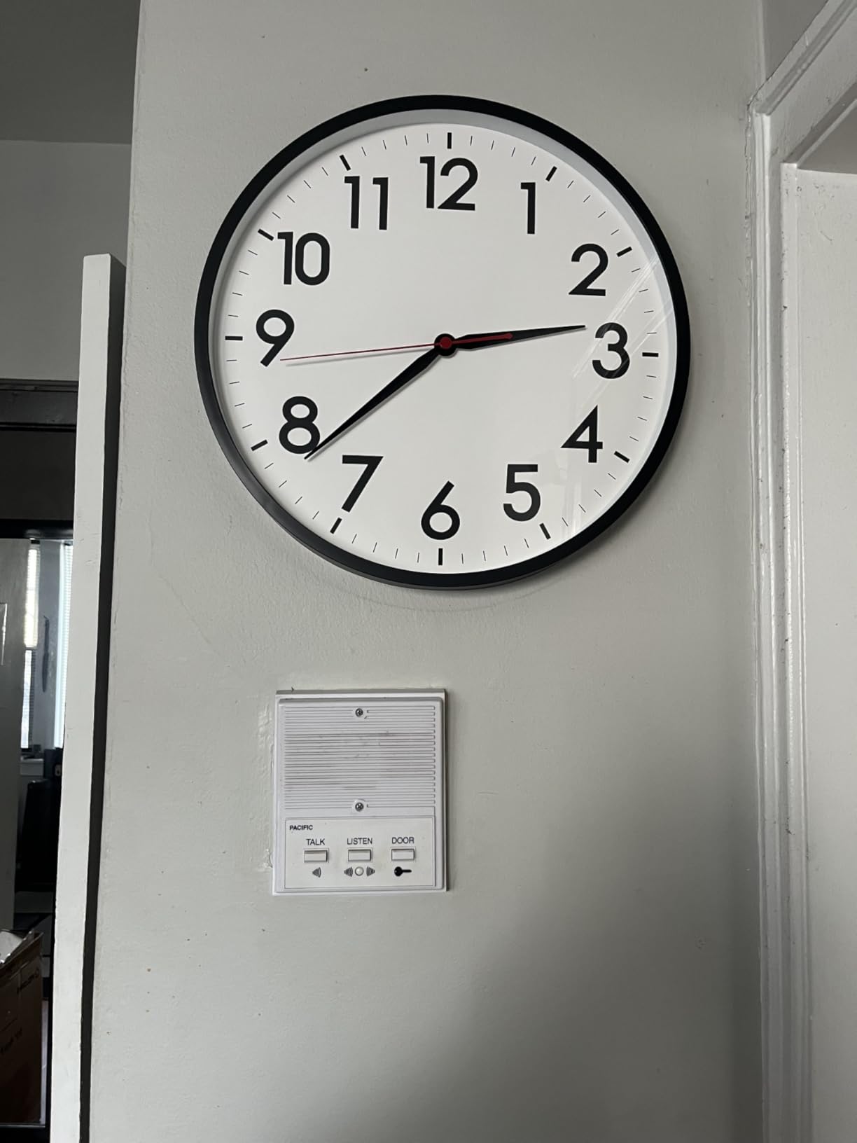 AKCISOT 18 Inch Wall Clock Large Silent Non-Ticking Wall Clocks Battery Operated - Analog Classic Clock Decorative for Living Room, Office, Home, School(Black) customer photo 1
