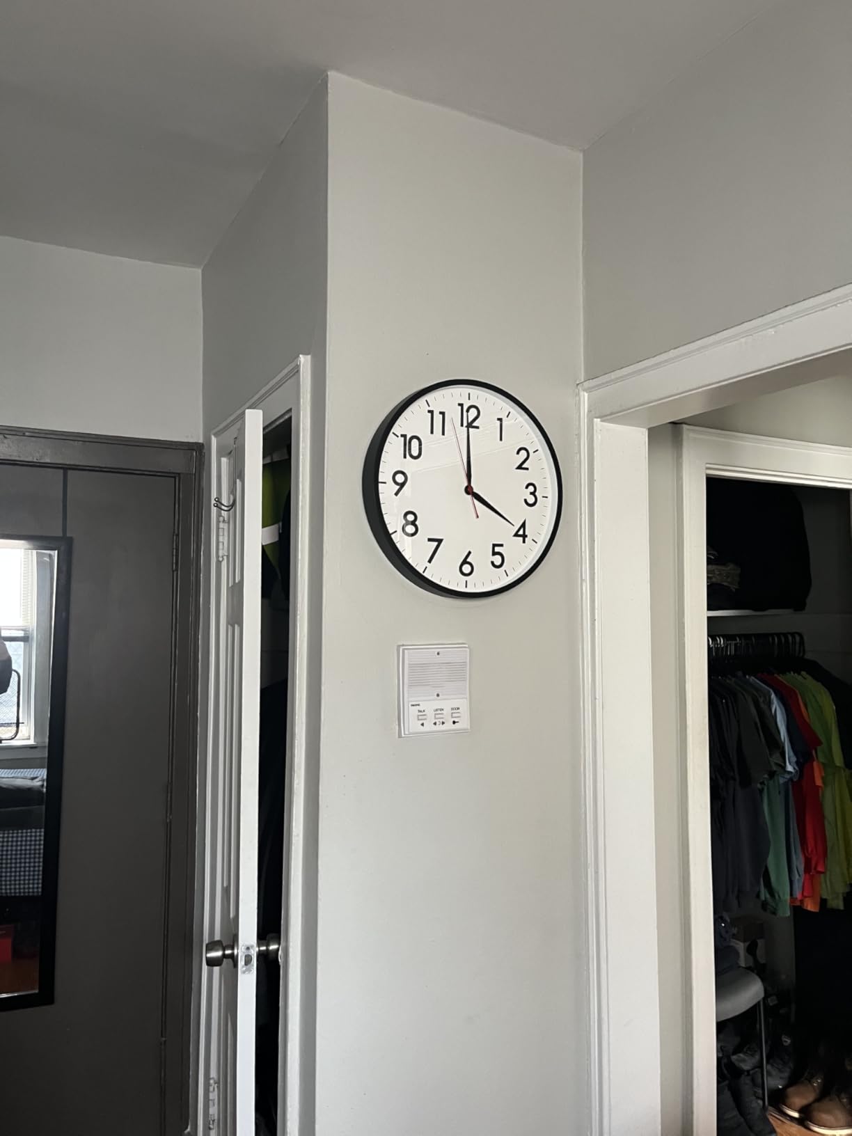 AKCISOT 18 Inch Wall Clock Large Silent Non-Ticking Wall Clocks Battery Operated - Analog Classic Clock Decorative for Living Room, Office, Home, School(Black) customer photo 2