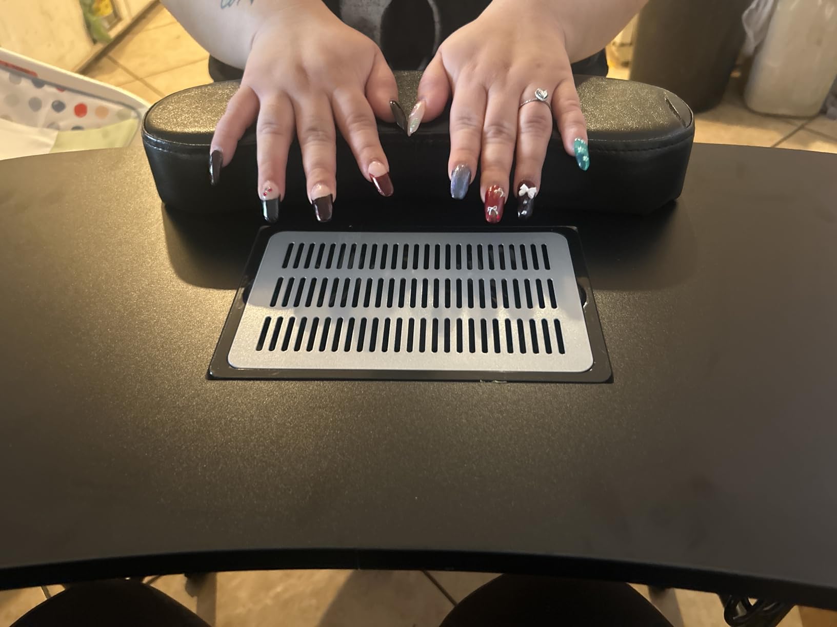 Faquenc Nail Table with Nail Dust Collector, Portable Nail Desk Rolling Manicure Table for Nail Tech Travel Nail Station Professional Foldable Nail Salon Table with Cacuum,Arm Rest,Lockable Wheels,Bag customer photo 2