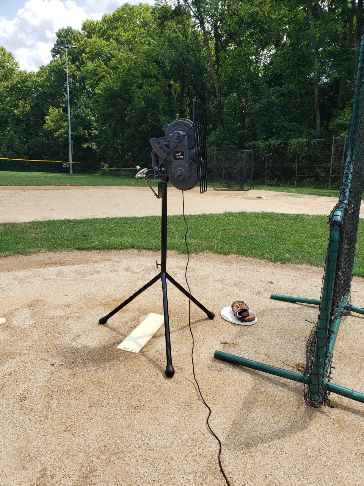 Furlihong 636BH Upgraded Dual-Wheel Baseball Pitching Machine, Adjustable Angle, Speed, and Interval, 40-68 MPH, Ideal for Professional Players and Coaches Training customer photo 1