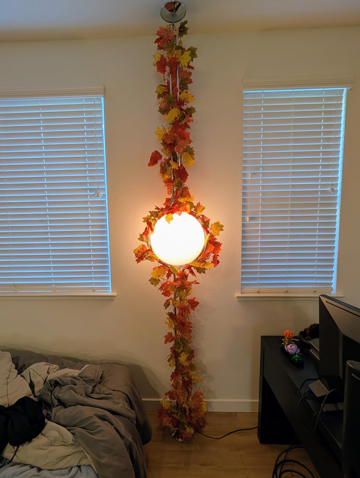 Helimoto 11.8FT Fall Garland 2 Pack for Mantle, Home & Indoor Decorations, Thanksgiving Decor, Autumn Garland for Outdoor Display Orange customer photo 1