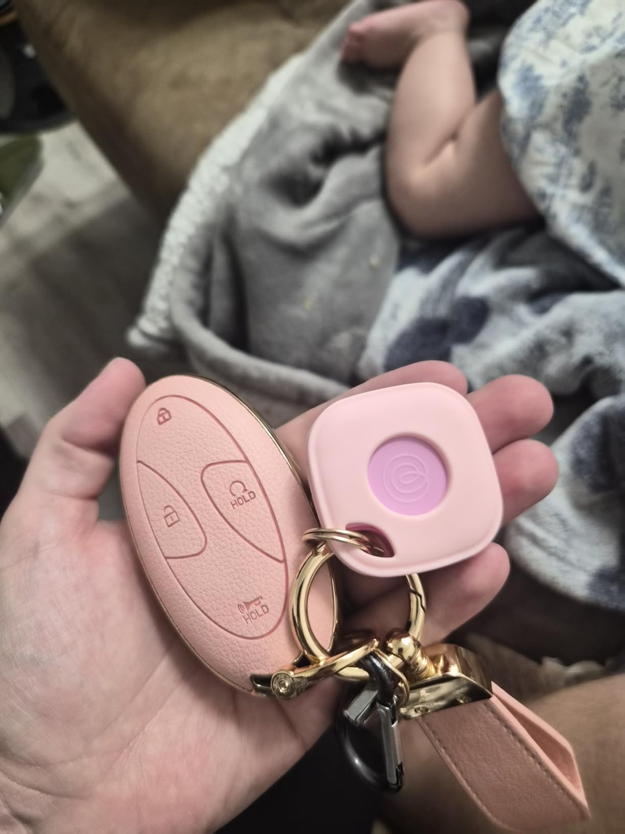 Tile - Bluetooth Tracker, Keys Finder and Item Locator for Keys, Bags and More. Phone Finder. Both iOS and Android Compatible. 1-Pack (Black) customer photo 1