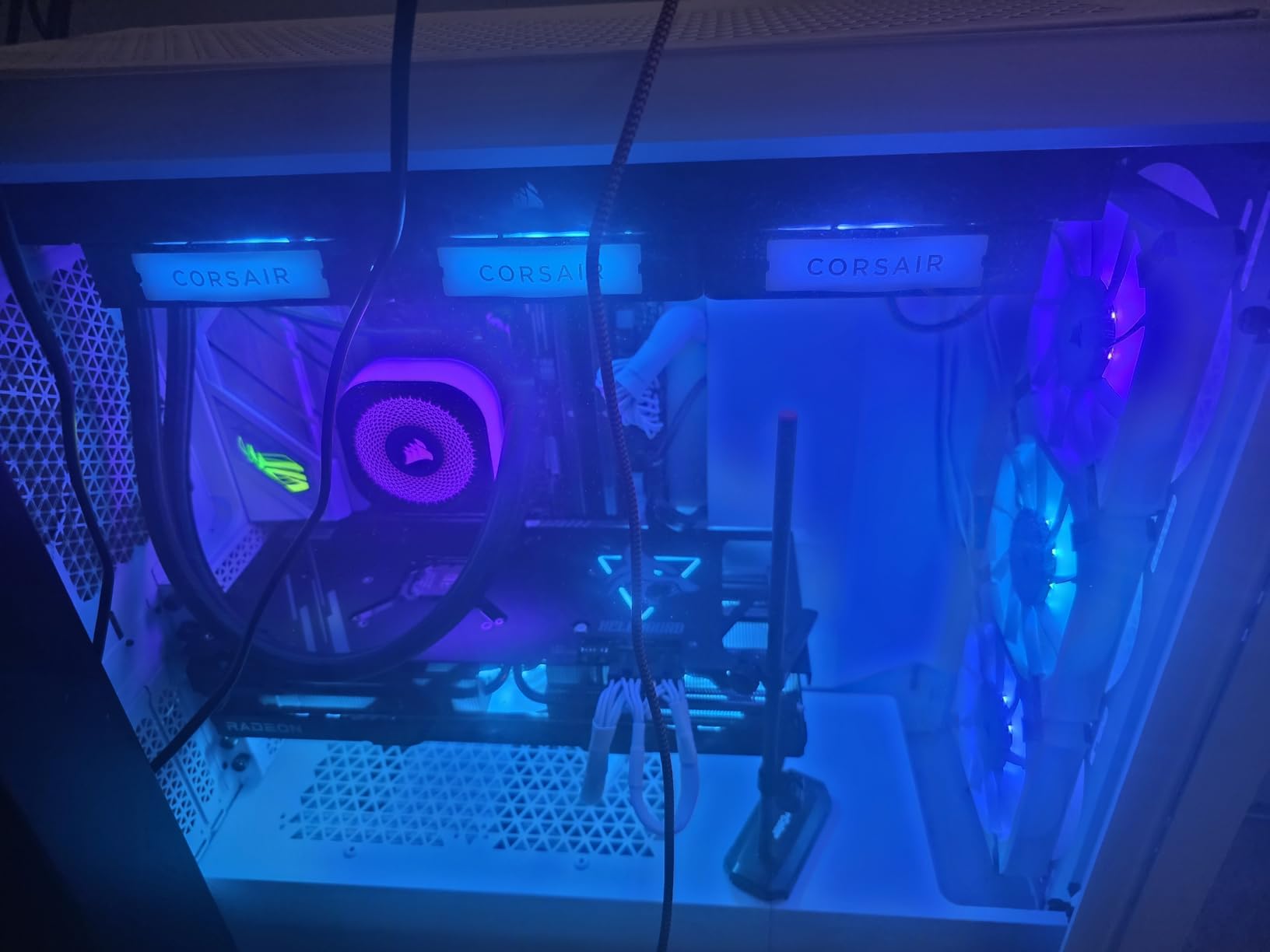 CORSAIR iCUE Link Titan 280 RX RGB Liquid CPU Cooler - 280mm AIO - Low-Noise - FlowDrive Cooling Engine - Intel LGA 1851/1700, AMD AM5/AM4 - 2X RX140 RGB Fans - iCUE Link System Hub Included - Black customer photo 2