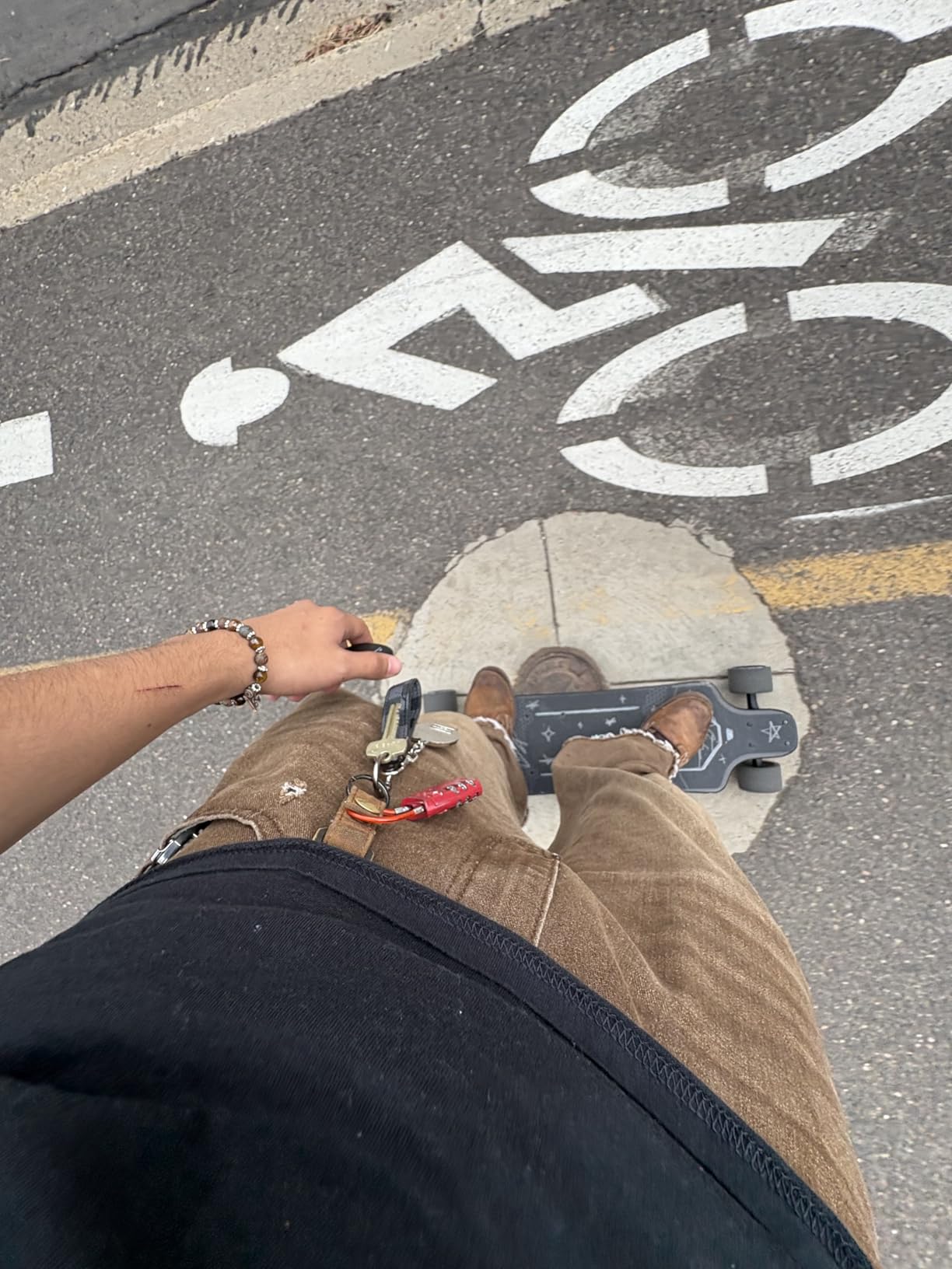 A1 Electric Skateboard with Remote, Range Up to 17 Miles, 8 Ply Canadian Maple, Smooth Braking, Suitable for Younger Beginners customer photo 2