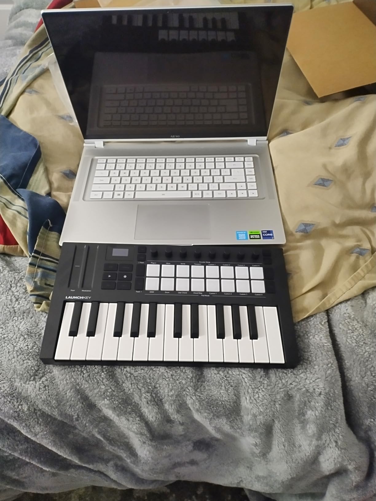 Novation Launchkey 61 MK4 - 61 key Semi-Weighted, USB, MIDI Keyboard Controller with DAW Integration. Chord & Scale Modes, 8 Drum Pads, & Arpeggiator customer photo 2
