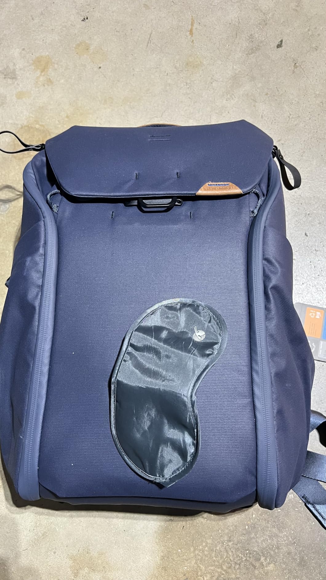 Peak Design Everyday Backpack 20L, Coyote, MagLatch Top, Dual Side Access, FlexFold Dividers, Fits 15