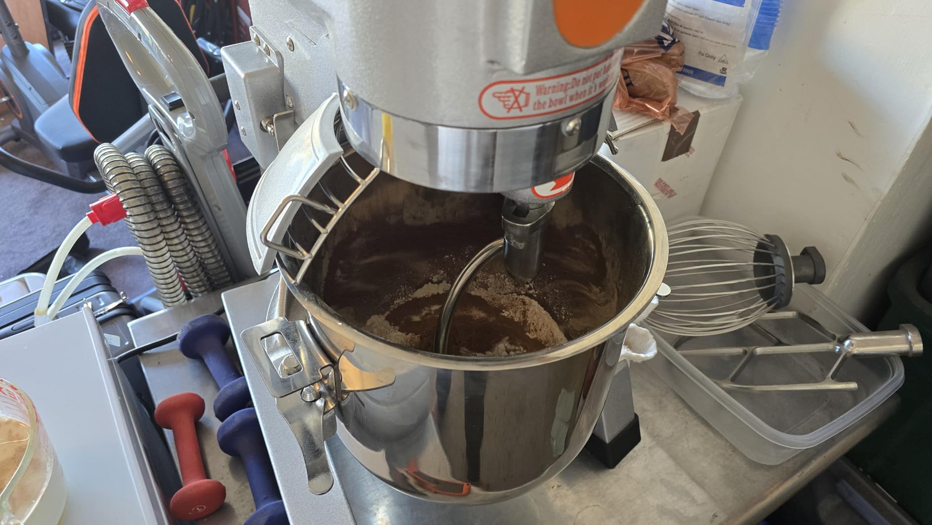 VEVOR Commercial Food Mixer, 15Qt Capacity with Timer, 500W Stainless Bowl Durable Electric Mixer for Commercial Use, 3 Speed Options 113/184/341 RPM, Includes Dough Hook & Whisk customer photo 1