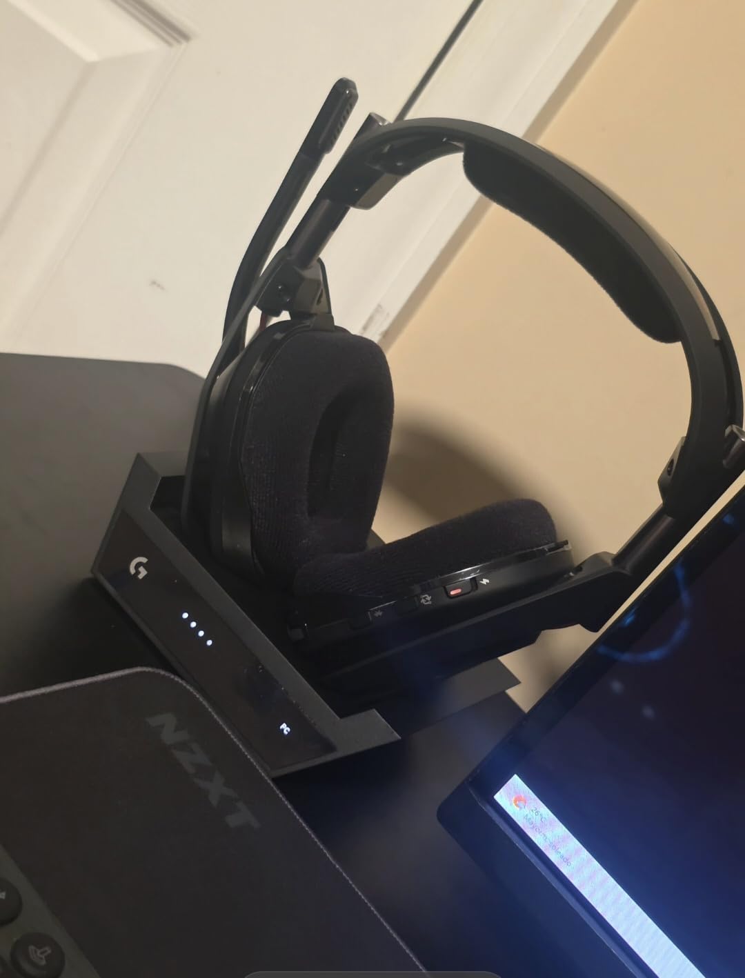 Logitech G Astro A50 Multi-Platform Wireless Gaming Headset + Base Station for PS5/Xbox/PC: PLAYSYNC Audio Switcher, <16bit/48kHz (Console), <24bit/48kHz (PC), 24hr Battery, 2.4GHz & BT - Black customer photo 2