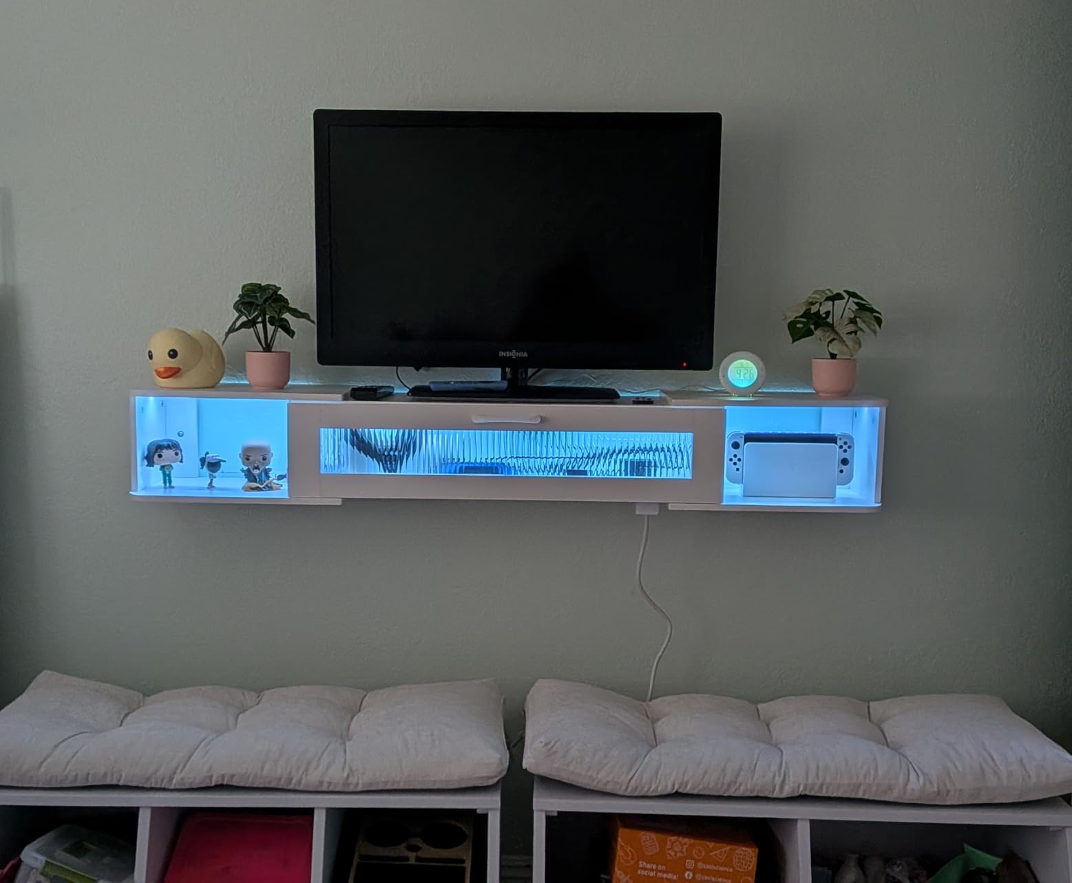 HOOBRO Floating TV Stand with LED Light Power Outlet for TVs up to 75