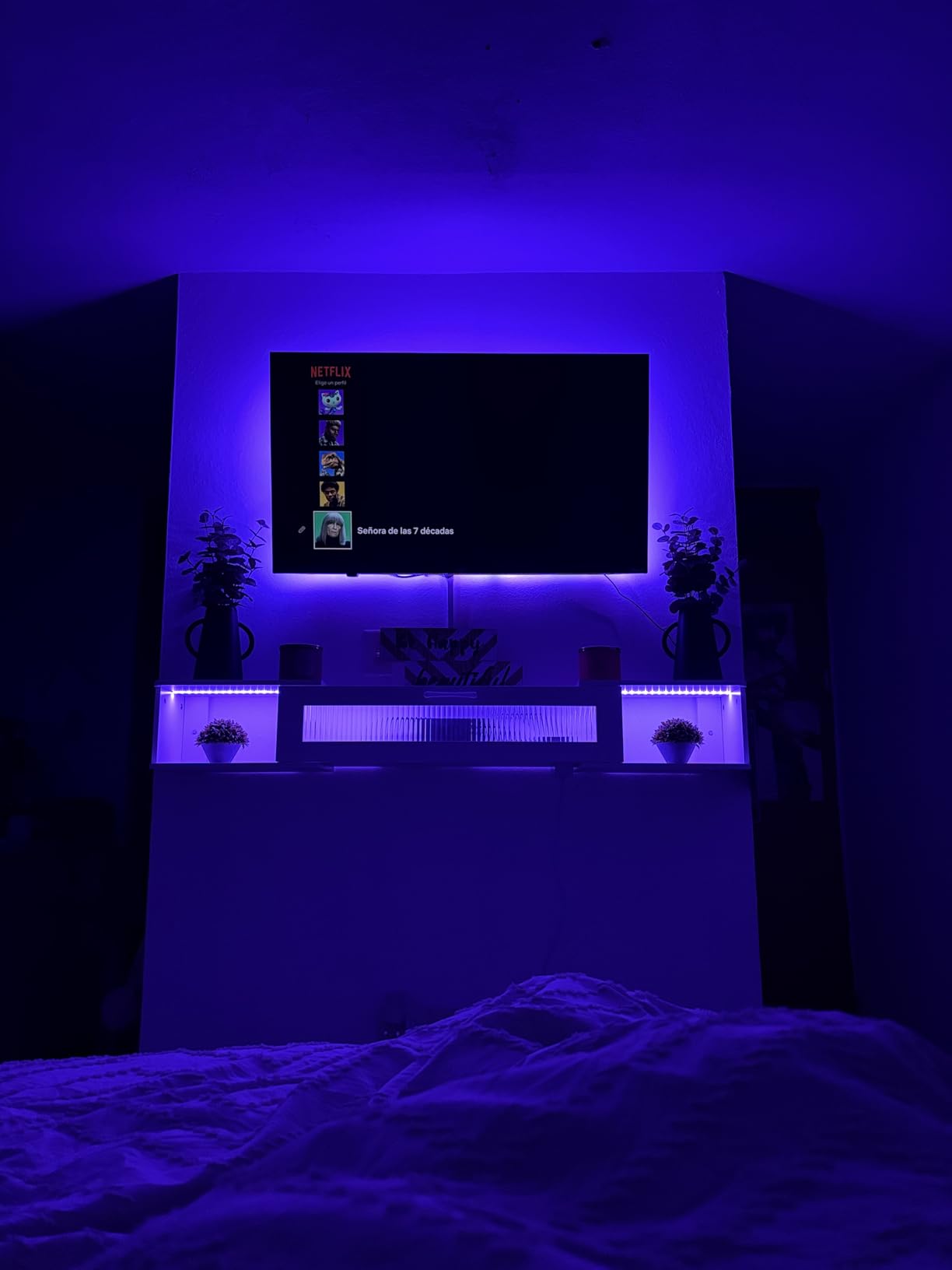 HOOBRO Floating TV Stand with LED Light Power Outlet for TVs up to 75