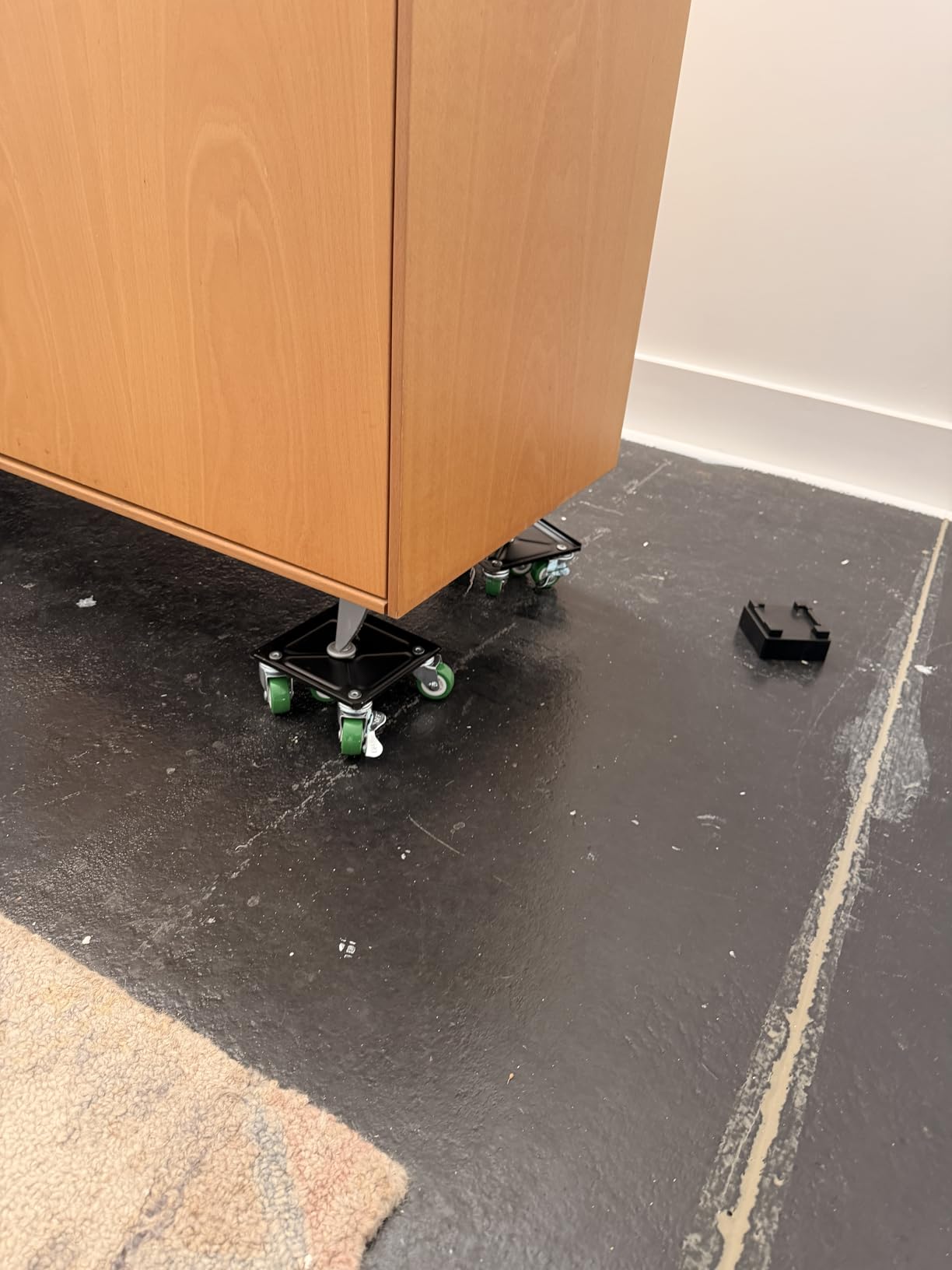 NEST EASY Heavy Duty Furniture Dolly 360° Rotating 5 Wheels, Alloy Steel Furniture Movers Up to 3000 lbs/1360 Kg Load Capacity with Measure Tape and Leveler (5.3x5.3 in) customer photo 1
