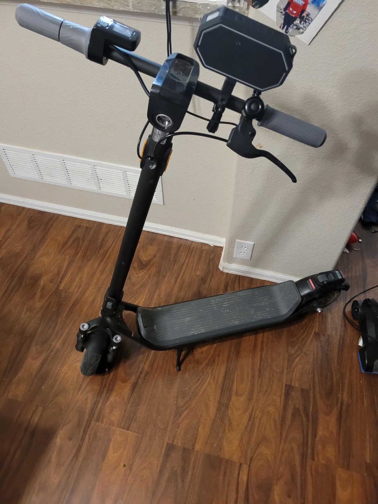 NIU 100P/100F/300P/300X Electric Scooter Adult - E Scooter with Suspension, 600-1000W Peak Power, 18-37.3 Miles Max Range, Top Speed 17.4-23.6MPH customer photo 1