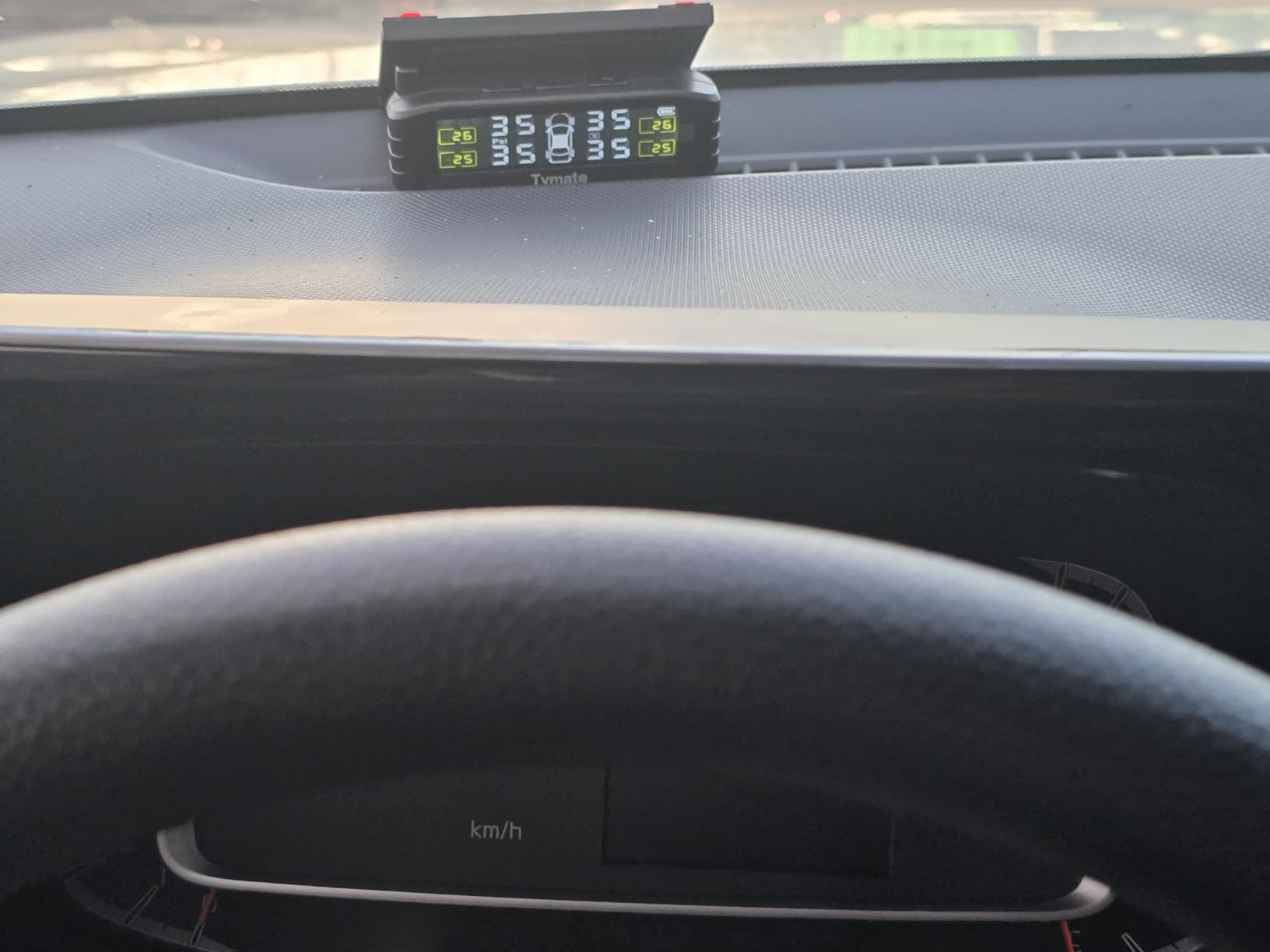 Tymate TM8 Tire Pressure Monitoring System, Wireless Solar TPMS with 4 External Sensors & 6 Alarm Modes, Colorful Display, Easy to Install on Windshield, Ideal for RV Sedan SUV MPV Truck (0-87 PSI) customer photo 1