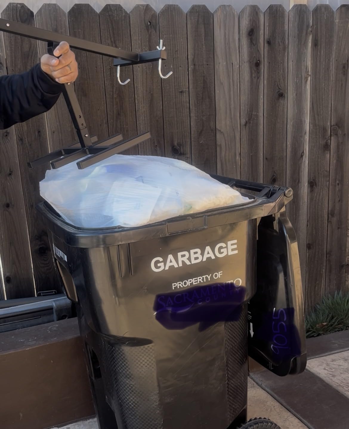 Manual Trash Compactor, Waste Recycling Hand Tool for Outdoor Use, Touchless Bin Compactor for 120-660L Wheelie Bins, Iron Compacting Trash Can customer photo 2