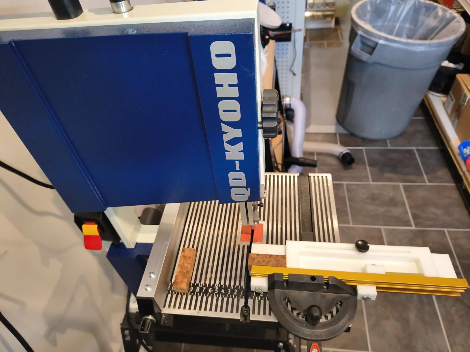 Band Saw, 10-Inch Bandsaw for Woodworking, 1515 & 3280 FPM Dual-Speed Bandsaw, 1/2 HP, 120 V 5.3-Amp Motor, Band Saws with Double-Sided Fence Assembly, Steel Bandsaws with Miter Gauge customer photo 2