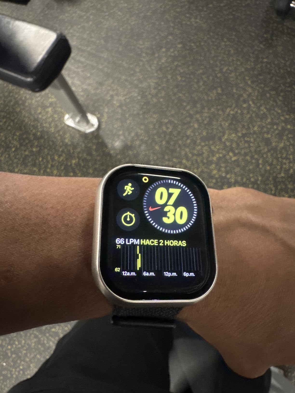 Apple Watch Series 10 [GPS 46mm] Jet Black Aluminum Case customer photo 2