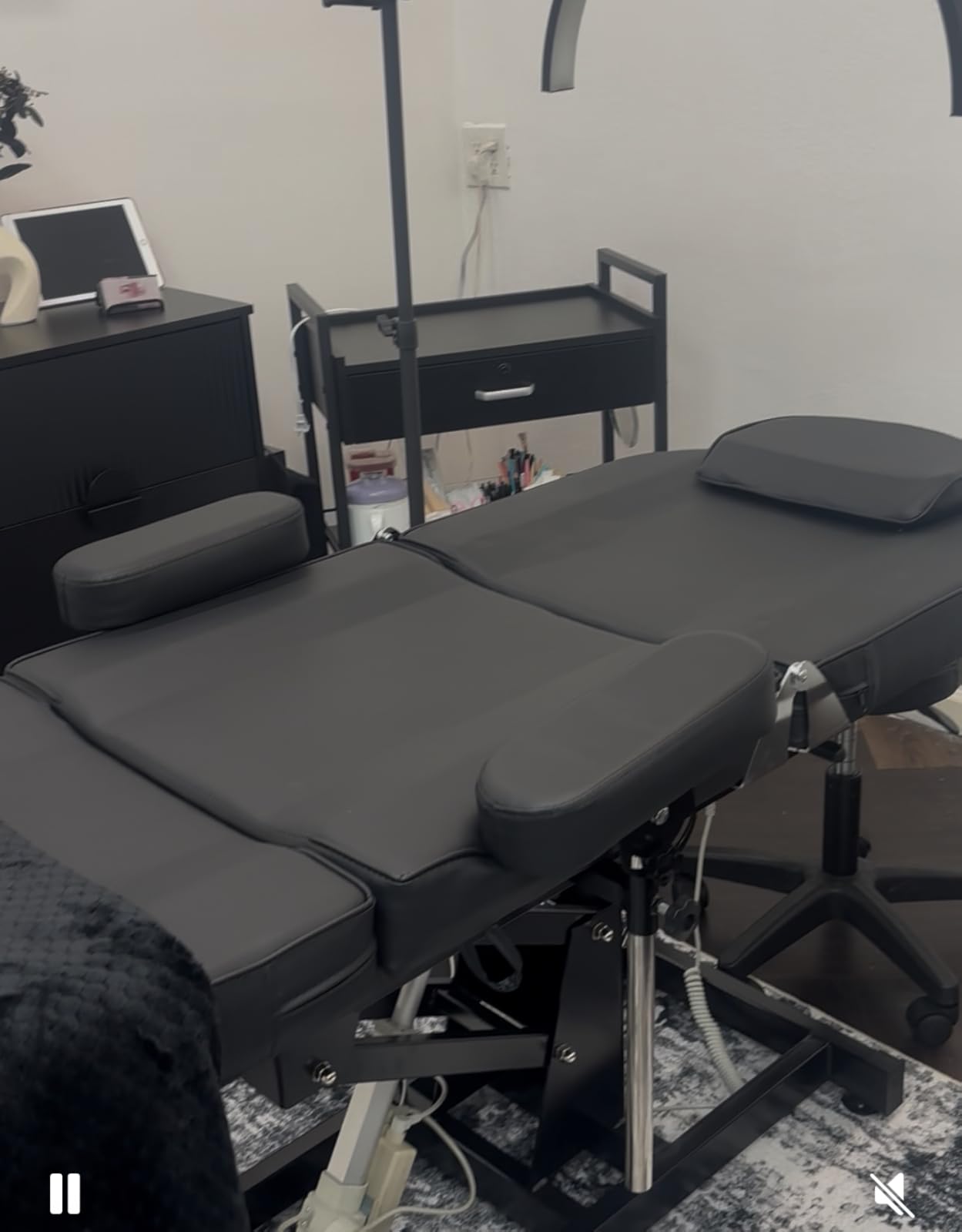 Electric Tattoo Chair Bed Esthetician Motorised Height Adjustment Facial Bed for Client, Professional Beauty Spa Chair Massage Table for Lash Extensions customer photo 1