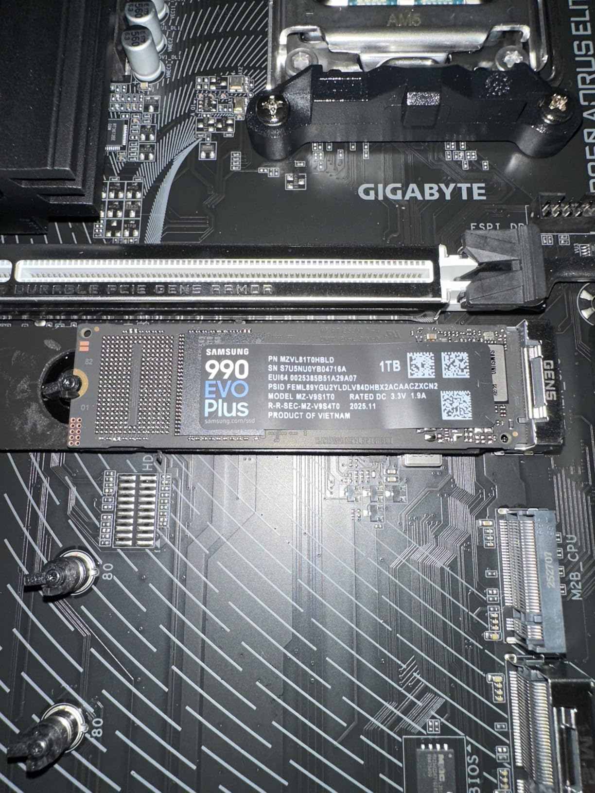 Samsung 990 EVO Plus SSD 1TB, PCIe Gen 4x4, Gen 5x2 M.2 2280, Speeds Up-to 7,150 MB/s, Upgrade Storage for PC/Laptops, HMB Technology and Intelligent Turbowrite 2.0, (MZ-V9S1T0B/AM) customer photo 1