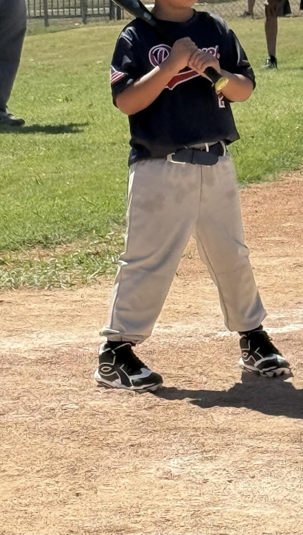 Under Armour Boys' Leadoff Icon Mid Rm Jr Baseball Cleats customer photo 2