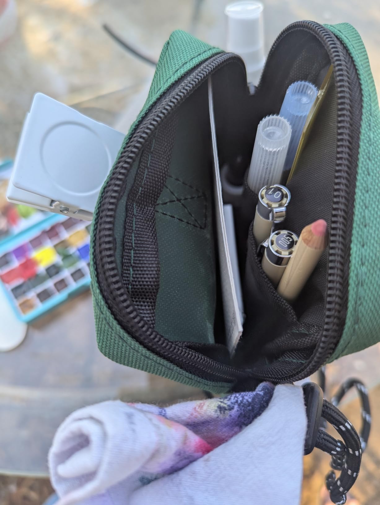 Funto Mini Watercolor Paint Set, All-in-One 24-Color Travel Paint Kit, with Crossbody Bag, Watercolor Journal, Paint Water Cup, Pocket Set for Artists customer photo 2