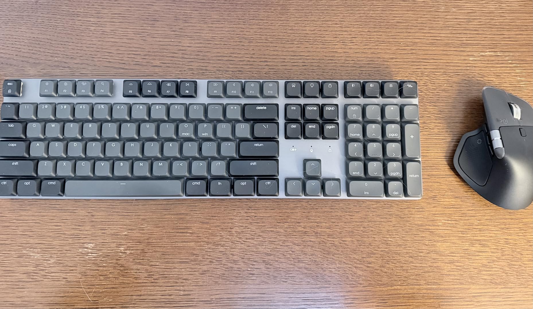 Satechi SM3 Mechanical Keyboard for Mac and Windows, 108 Keys Full Size with White LED Backlit, Wired and Bluetooth for Mac and Windows - Dark Gray/Gray customer photo 1