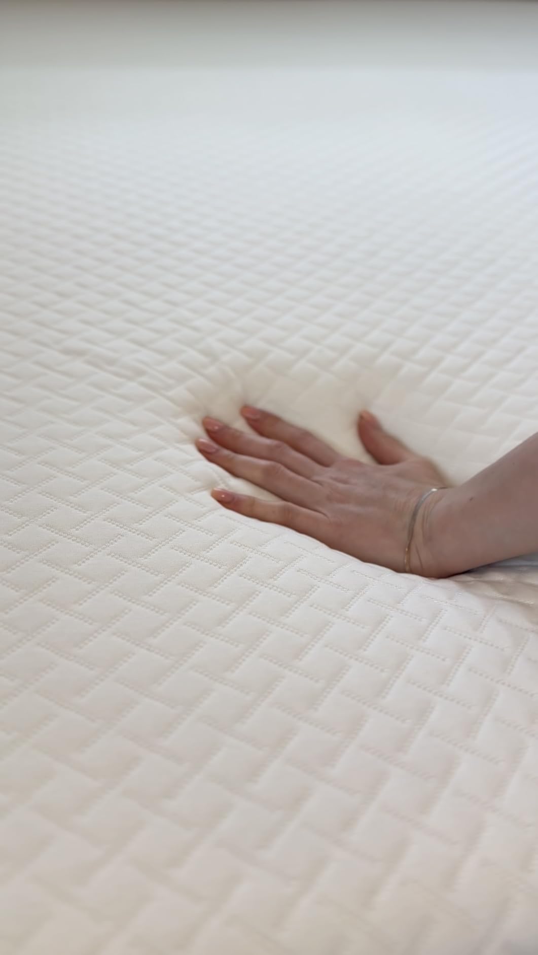 EGOHOME 10 Inch Queen Mattress, Memory Foam Mattress in a Box with Cooling Green Tea Gel, Relieve Pressure with Medium Firm Support, CertiPUR-US Certified, 80''L x 60''W, White customer photo 1