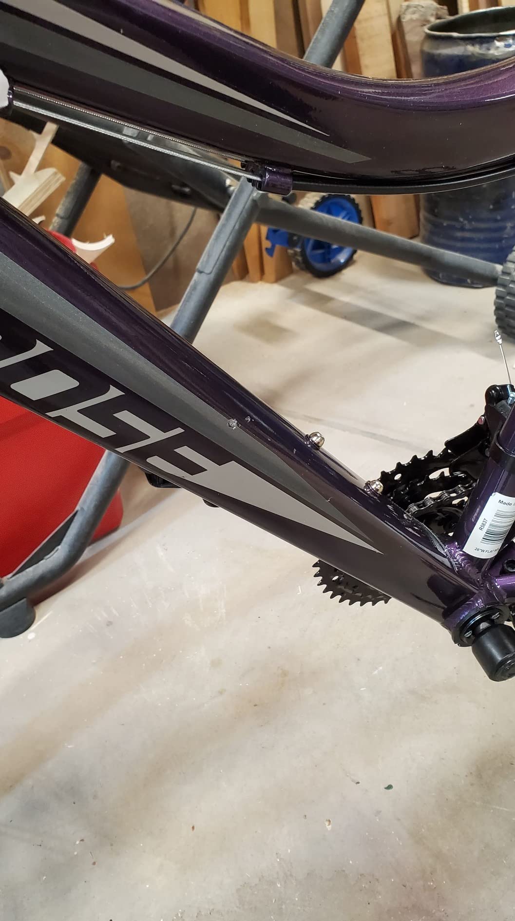 Mongoose Flatrock Mountain Bike, 21 Speed, Aluminum Hardtail Frame, 29-Inch Wheels customer photo 2