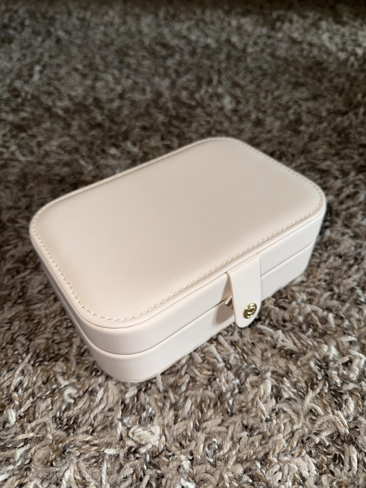 VLANDO Travel Jewelry Case for Women Girls, Gifts for Mother, PU Leather Small Jewelry Box for Rings, Necklaces, Bracelets, Earring Holder Organizer Storage for Travel Essentials - Beige customer photo 1