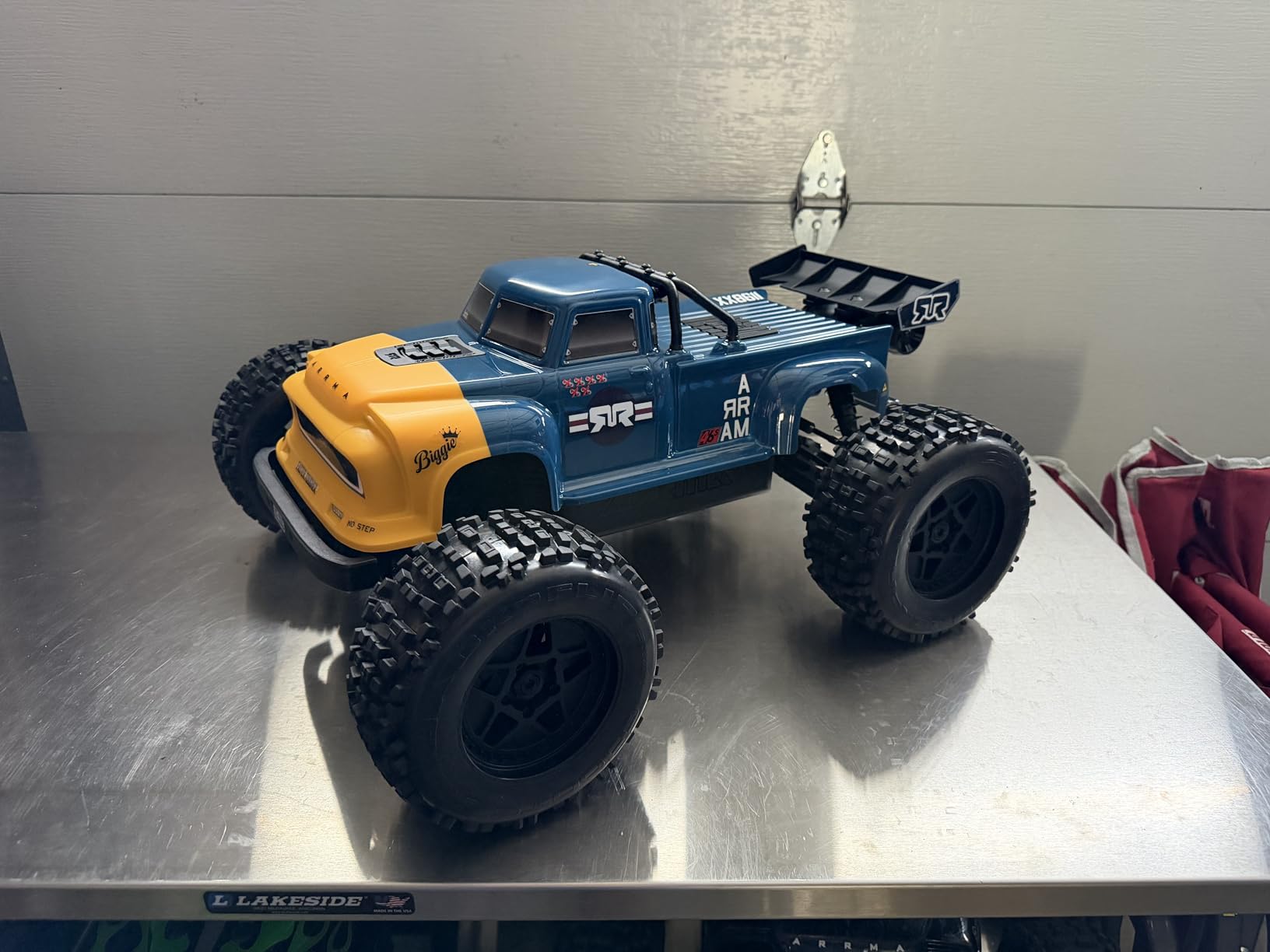 ARRMA 1/8 Notorious 4X4 6S BLX Brushless V6 Stunt Truck RTR customer photo 2