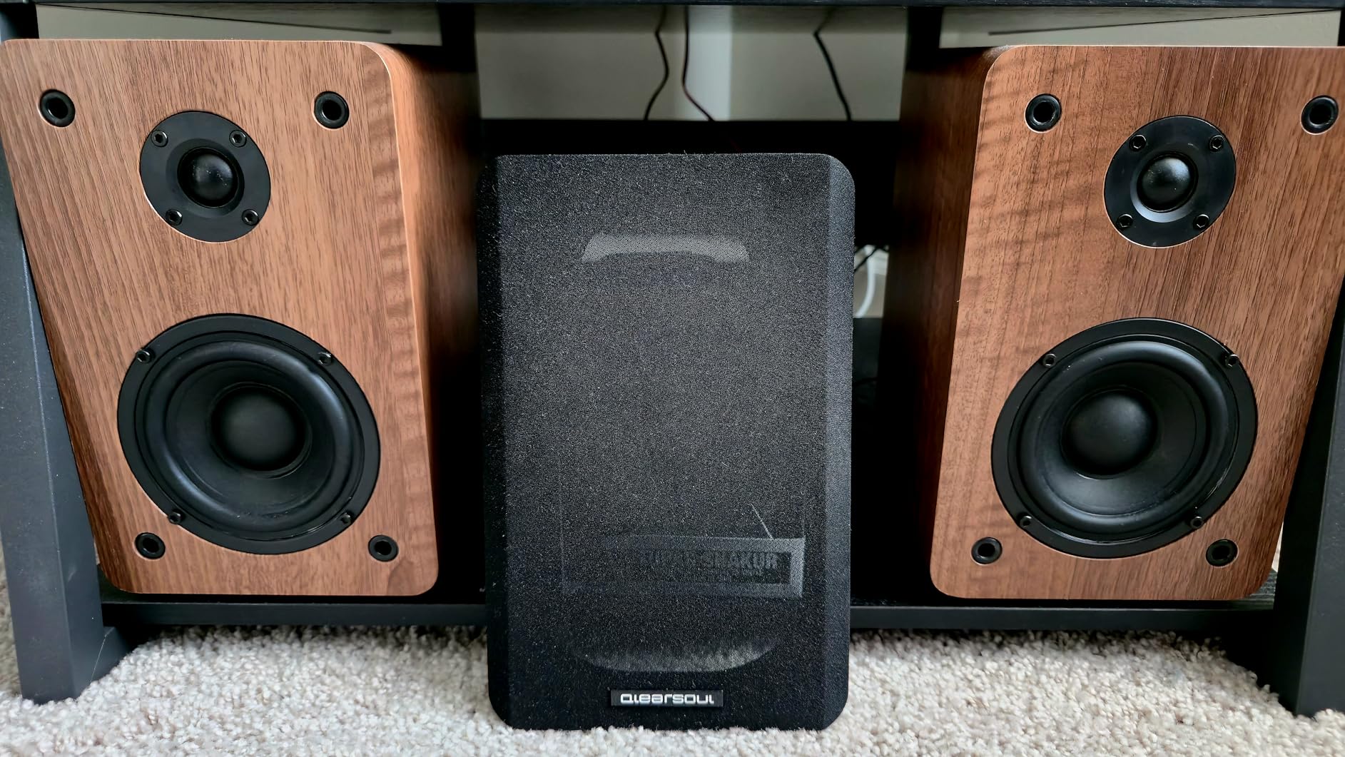 QLEARSOUL SoulBox S1 Vinyl Record Player with Stereo Speakers, Turntable with Built-in Preamp, S-Shaped Tonearm, 33/45 RPM - Walnut customer photo 2