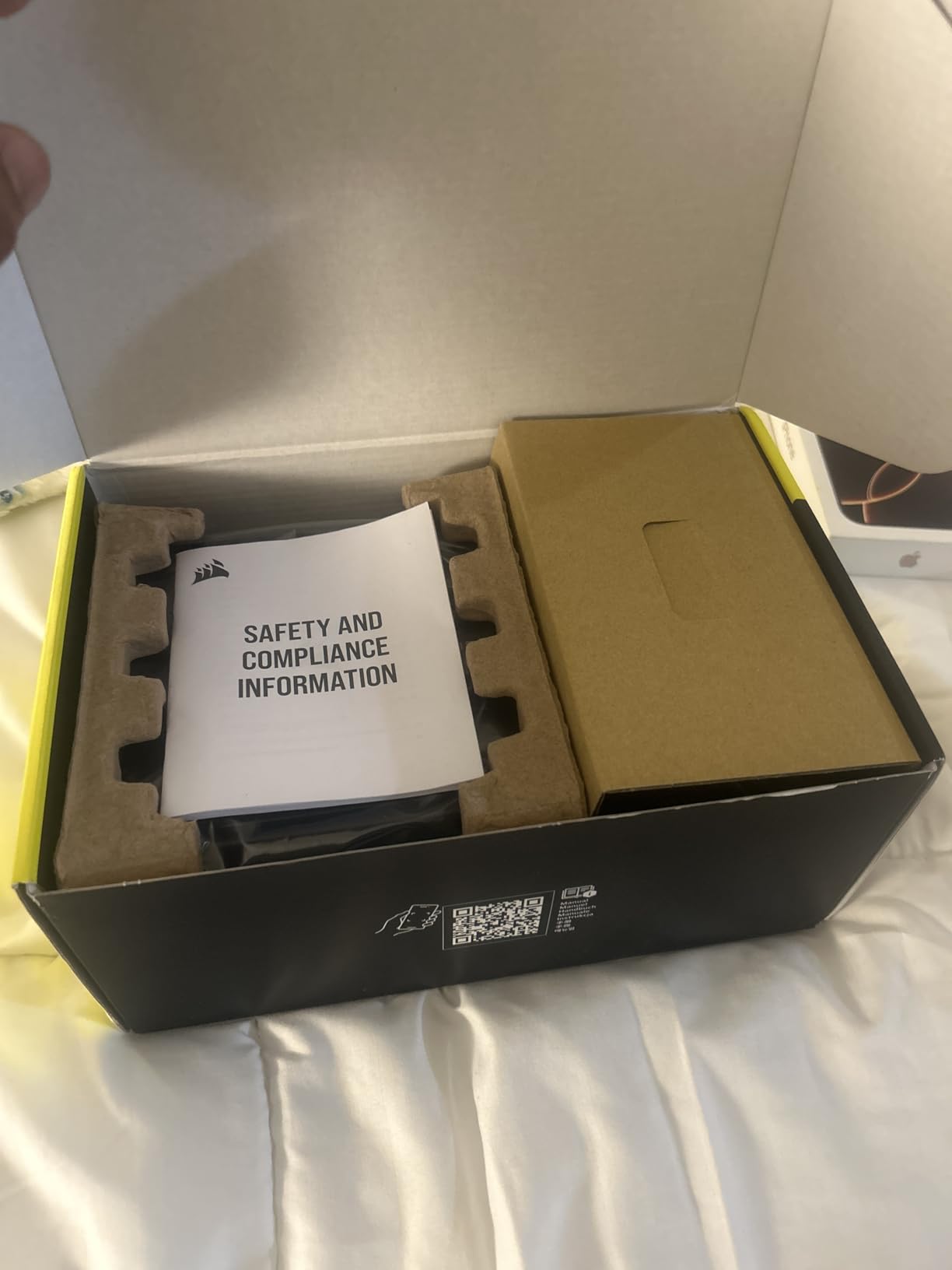 Corsair RM850e (2025) Fully Modular Low-Noise ATX Power Supply with 12V-2x6 Cable - ATX 3.1 & PCIe 5.1 Compliant, Cybenetics Gold Efficiency, 105C-Rated Capacitors, Modern Standby Mode - Black customer photo 1