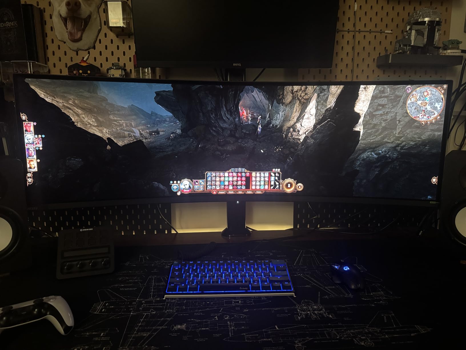 MSI MPG 321CURX QD-OLED, 32-Inch, 4K UHD, 3840x2160, 1700R, OLED Monitor, 240Hz, 0.03ms, DisplayHDR True Black 400, G-SYNC Compatible, HDMI 2.1, DP 1.4a, USB C (98W PD), Height Adjustable, Black customer photo 2