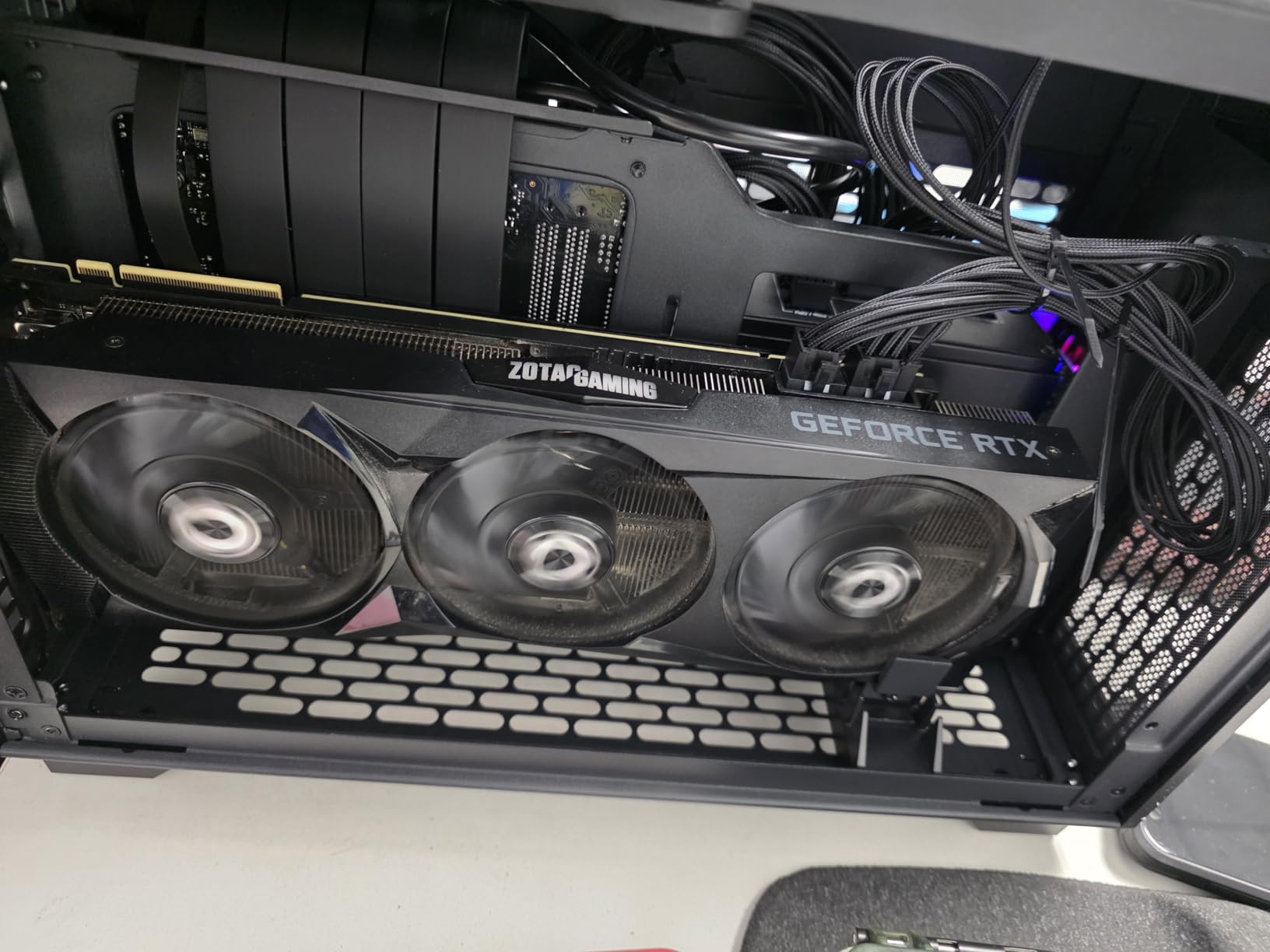 Thermaltake TR100 SFF Chassis, mITX Support, 18.9 Liters, PCIe 4.0 Riser Cable Included, 360mm GPU Clearance, 280mm Radiator Support, Removable PCIe Bracket, Matcha Green customer photo 1