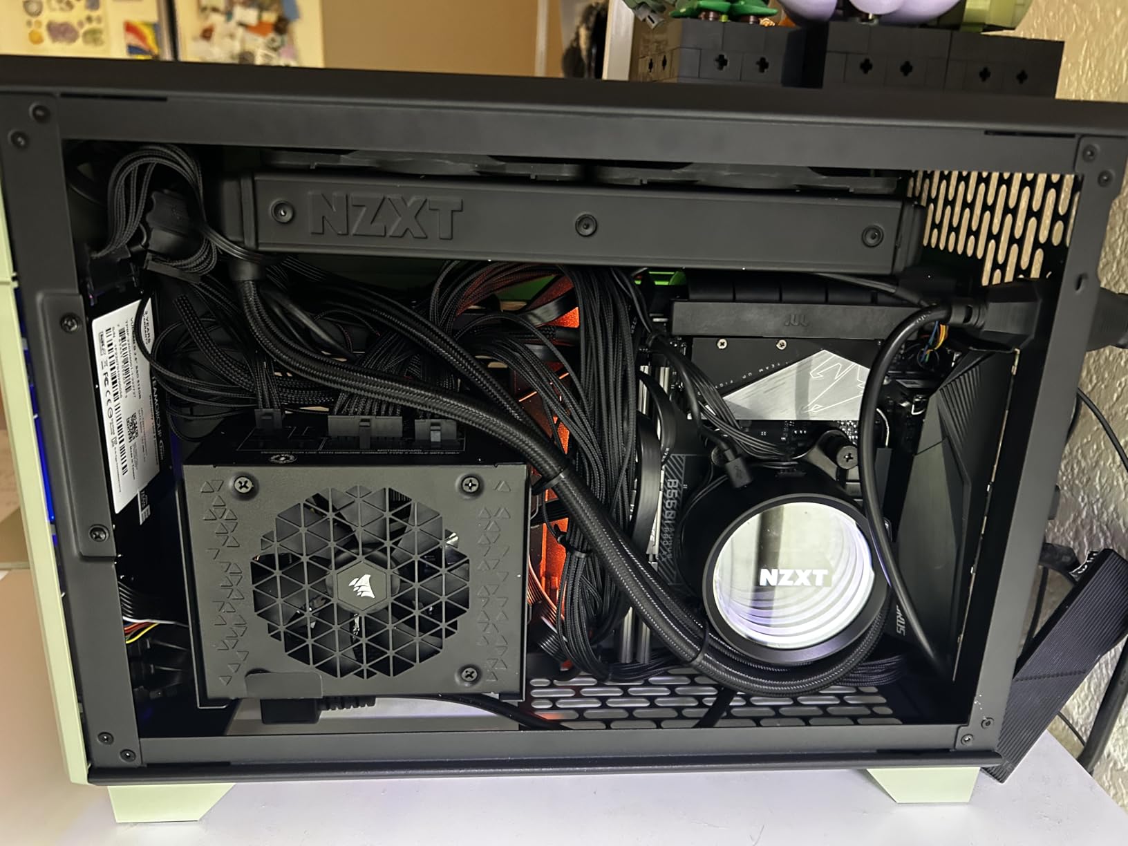 Thermaltake TR100 SFF Chassis, mITX Support, 18.9 Liters, PCIe 4.0 Riser Cable Included, 360mm GPU Clearance, 280mm Radiator Support, Removable PCIe Bracket, Matcha Green customer photo 2